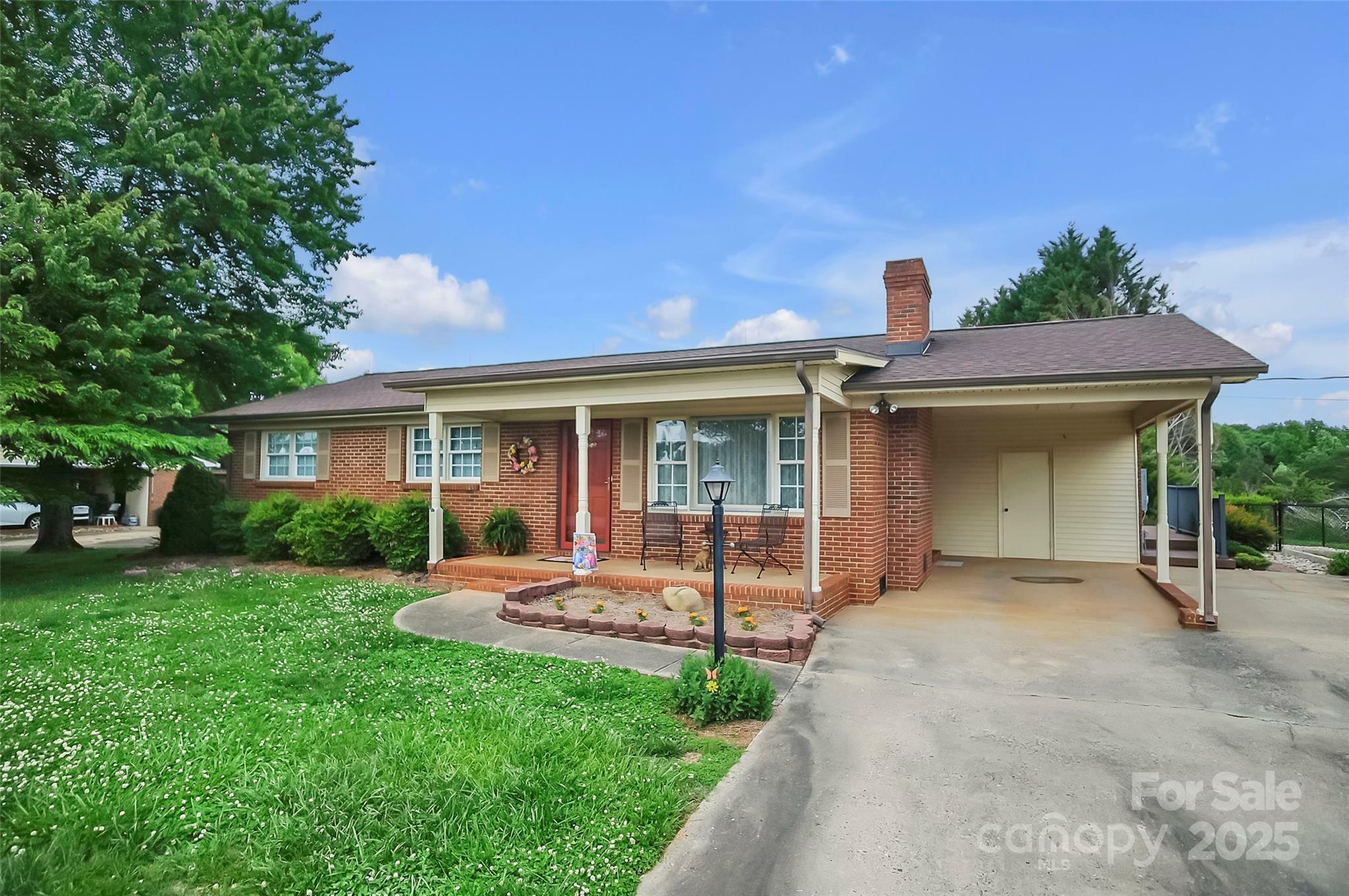 Property Photo: 1609 Troy Road NC 28150