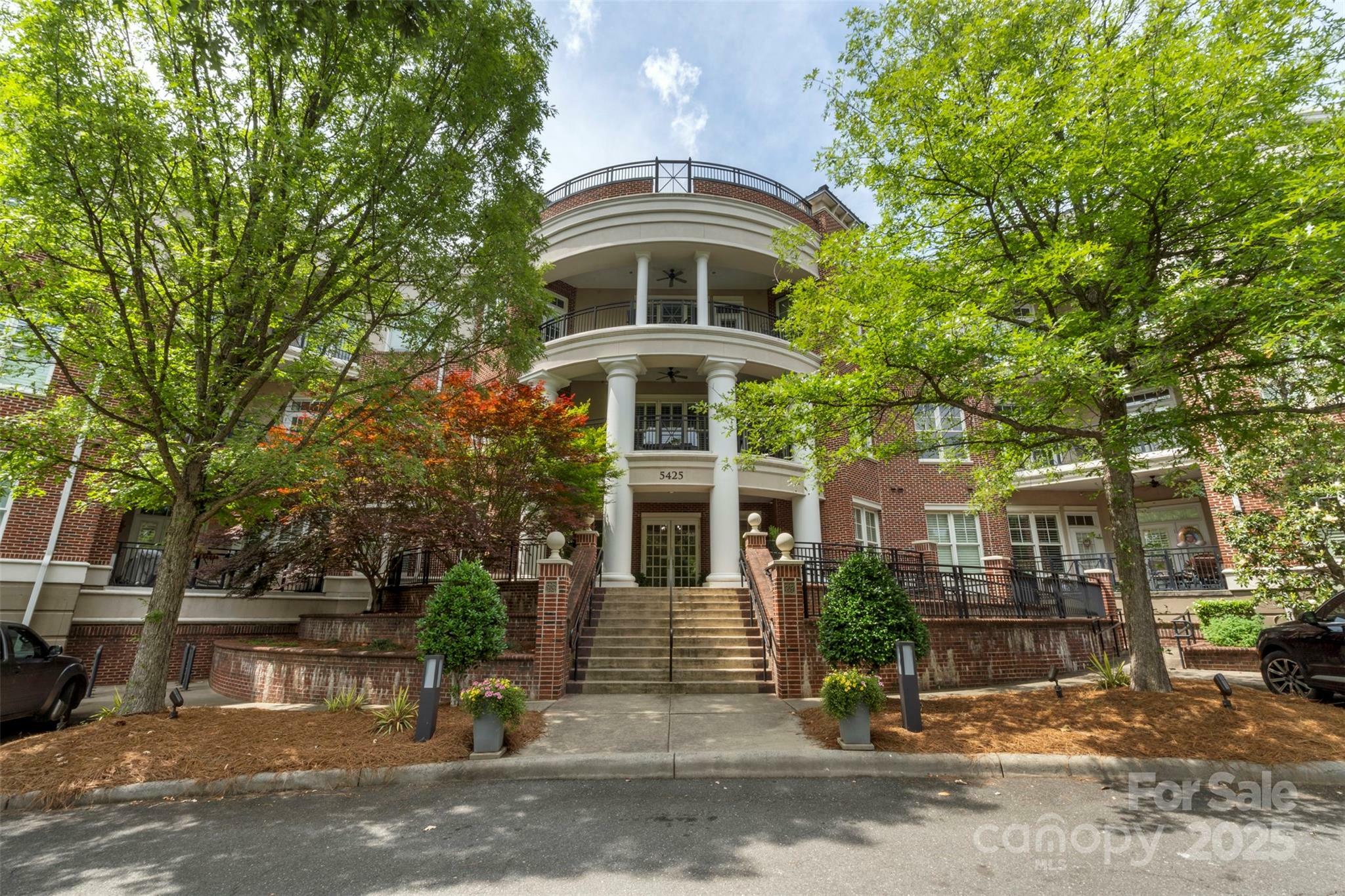 Property Photo: 5425 Closeburn Road 208 NC 28210