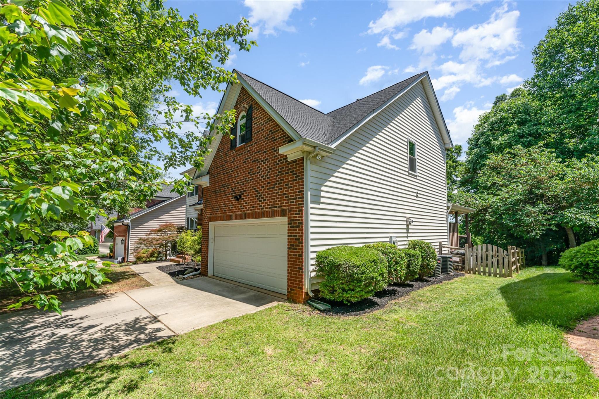 Property Photo: 1147 Anduin Falls Drive NC 28269