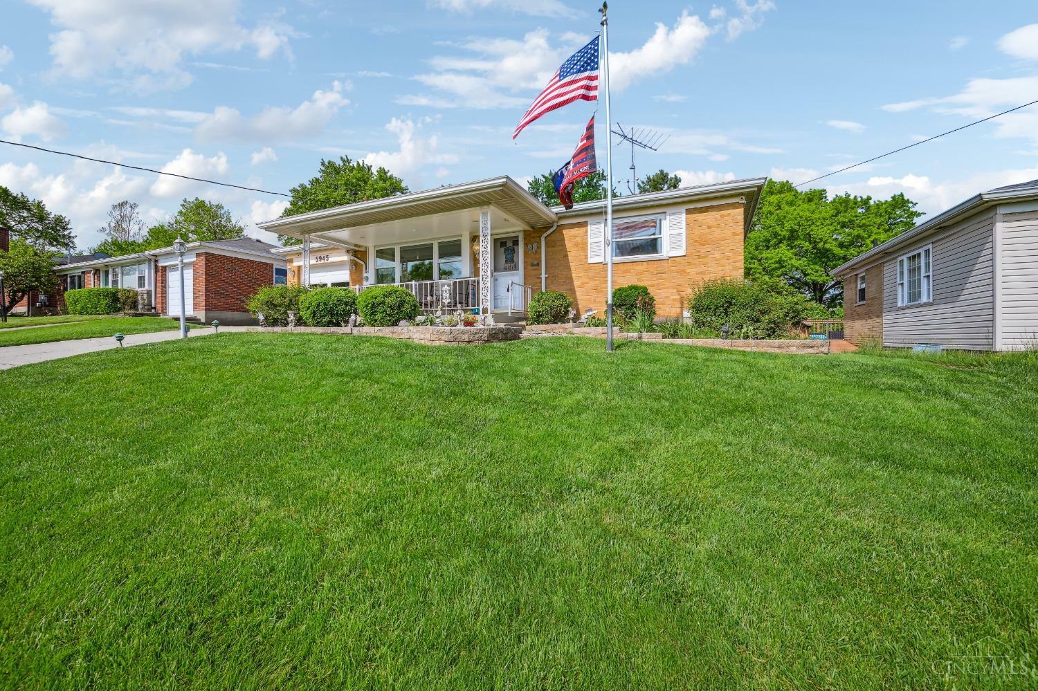 Property Photo: 5945 Giffindale Drive OH 45239