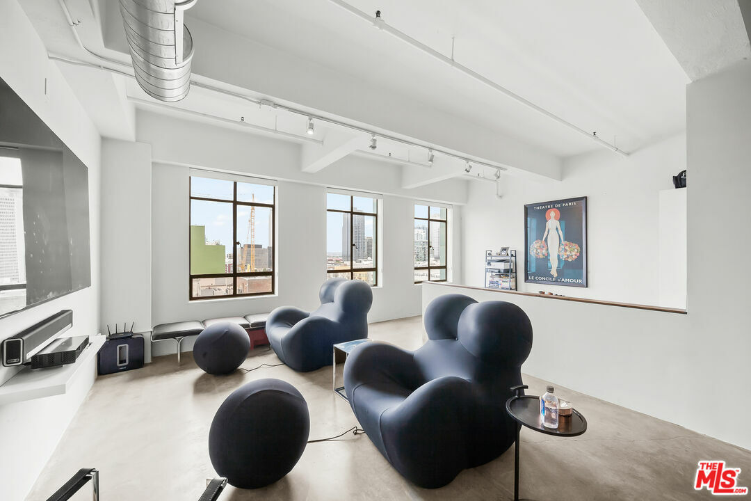 Property Photo: 849 S Broadway CA 90014