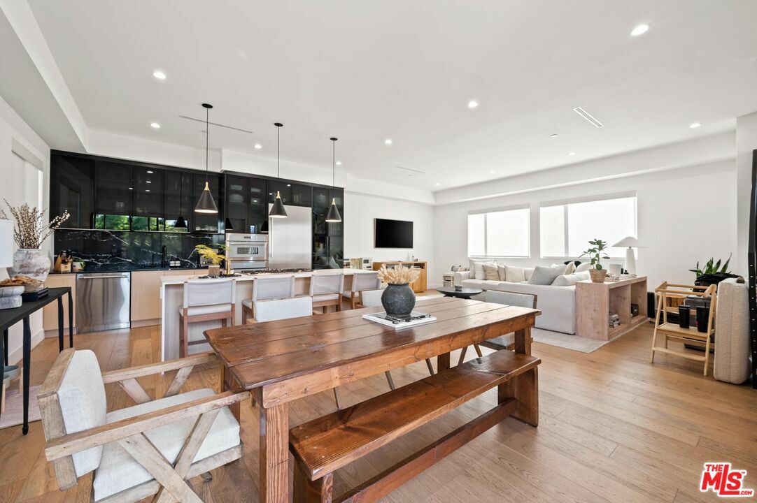 Property Photo: 1444 Hi Point St CA 90035