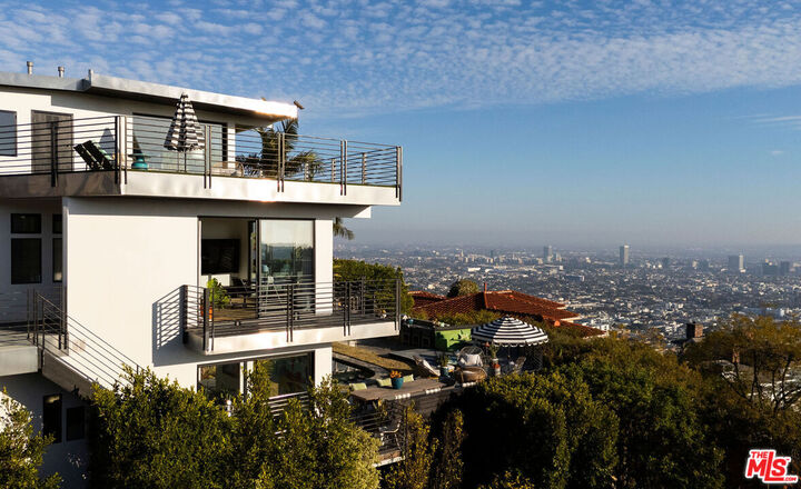 Property Photo: 1501 Viewsite Ter CA 90069