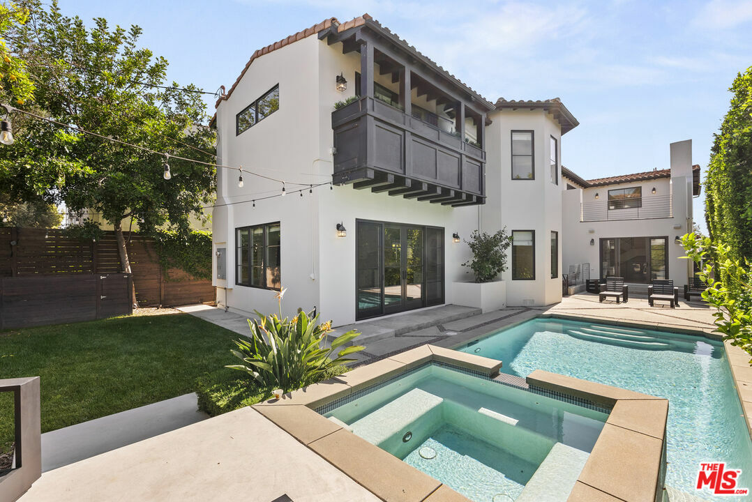 Property Photo: 530 N Alta Vista Blvd CA 90036