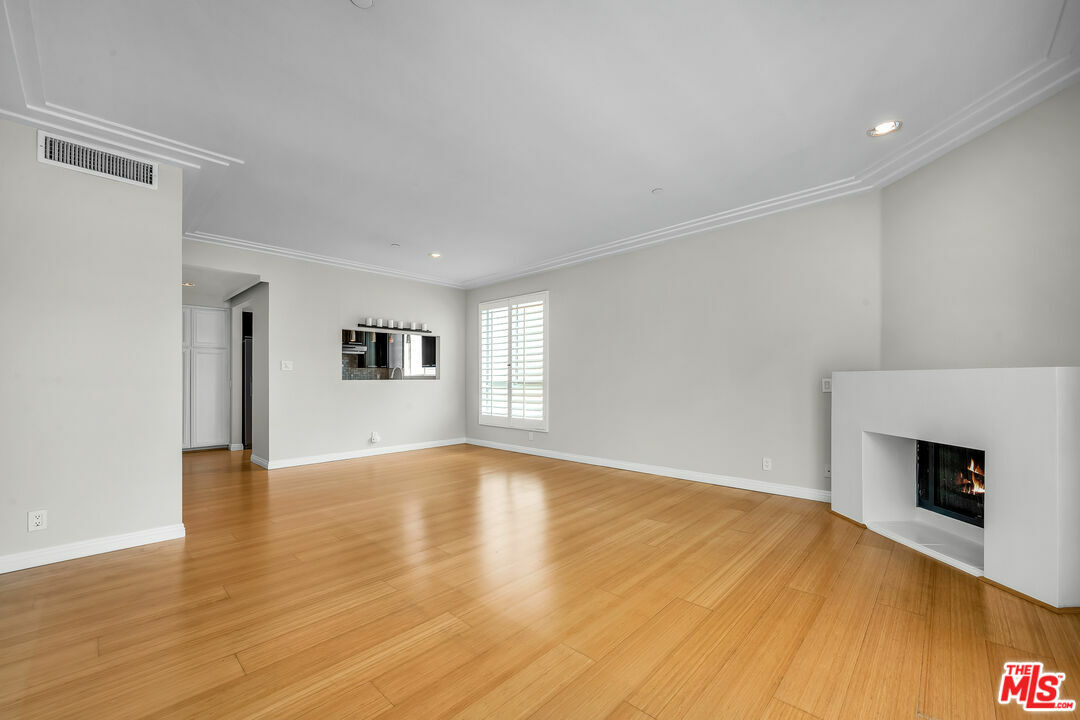 Property Photo: 117 S Clark Dr CA 90048