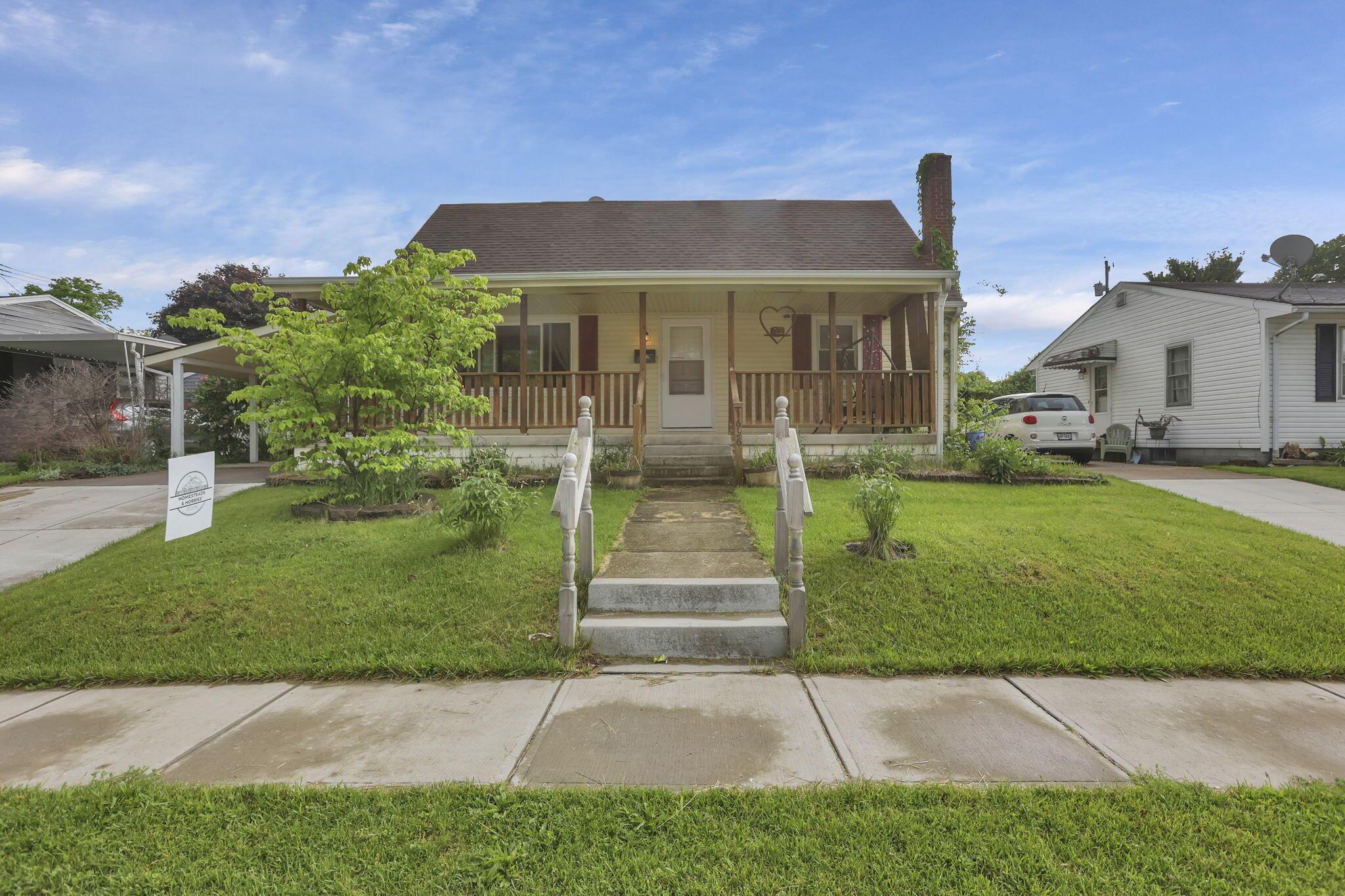 Property Photo: 1636 W Mulberry Street OH 43130