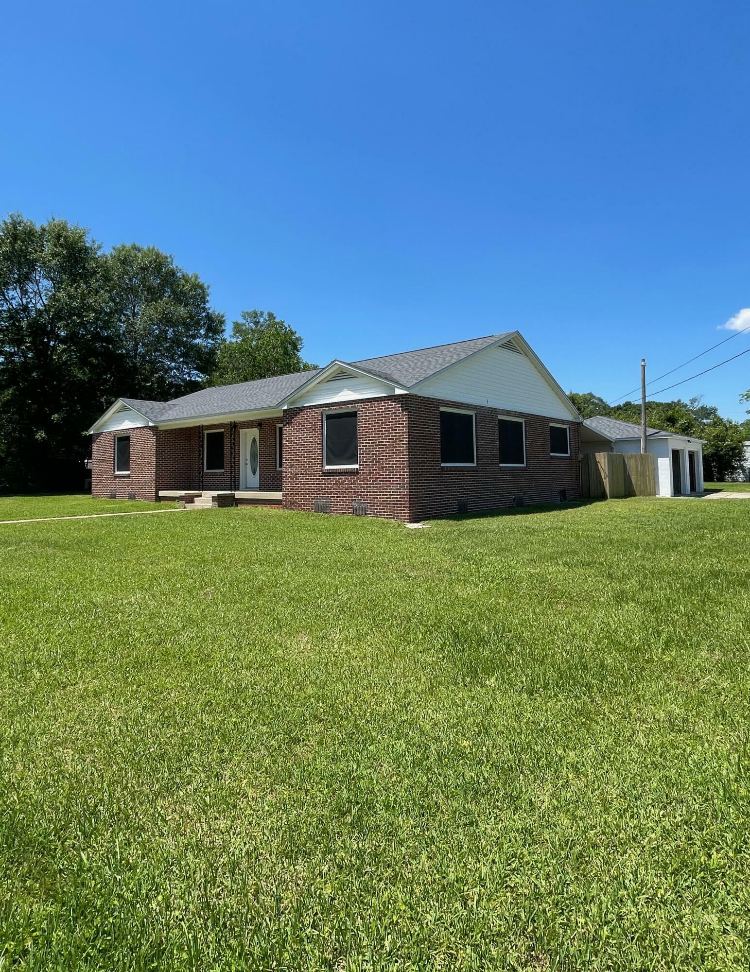 Property Photo: 410 Pace Parkway FL 32533