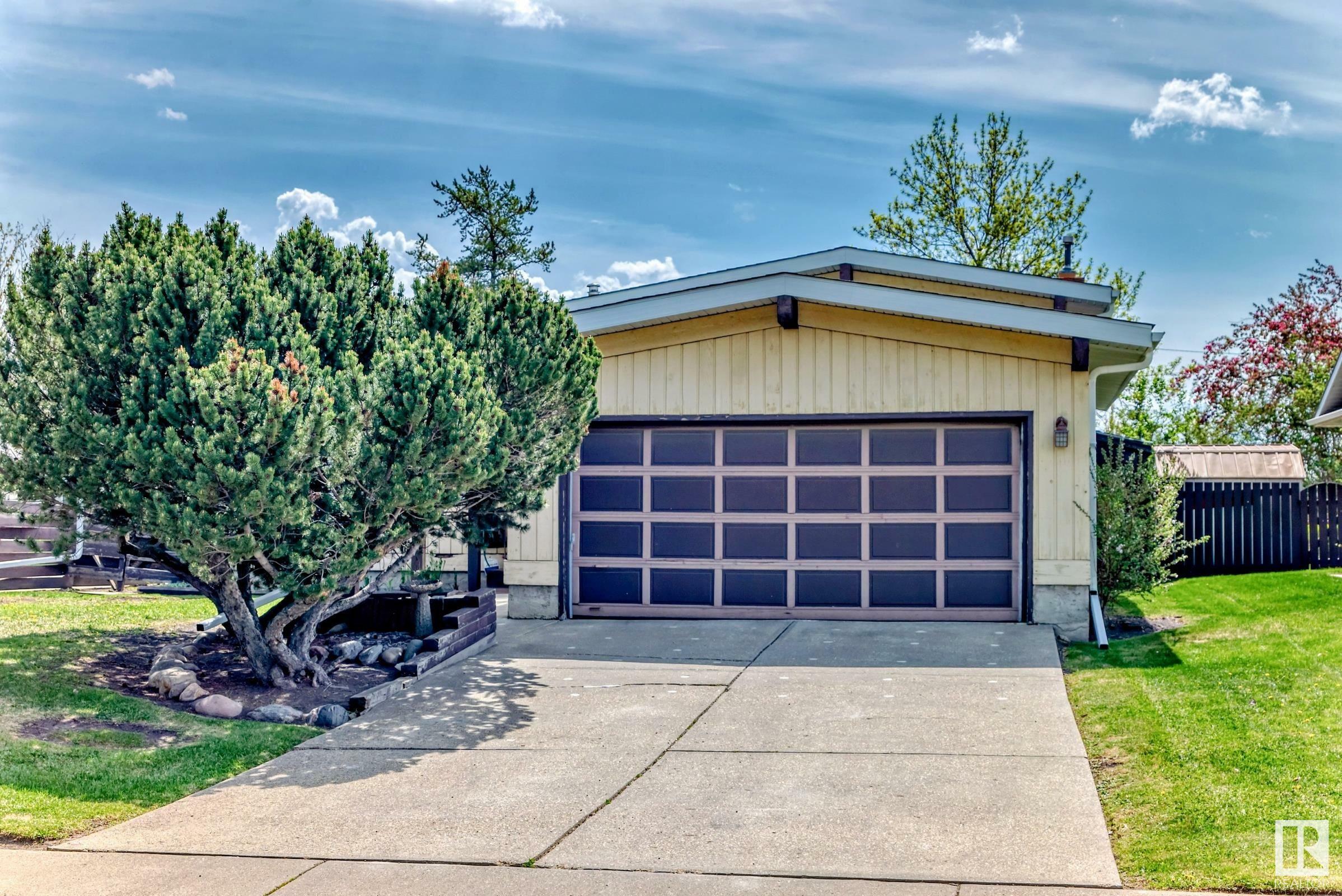 Photo de la propriété: 17915 87A Avenue NW AB T5T 0Z3