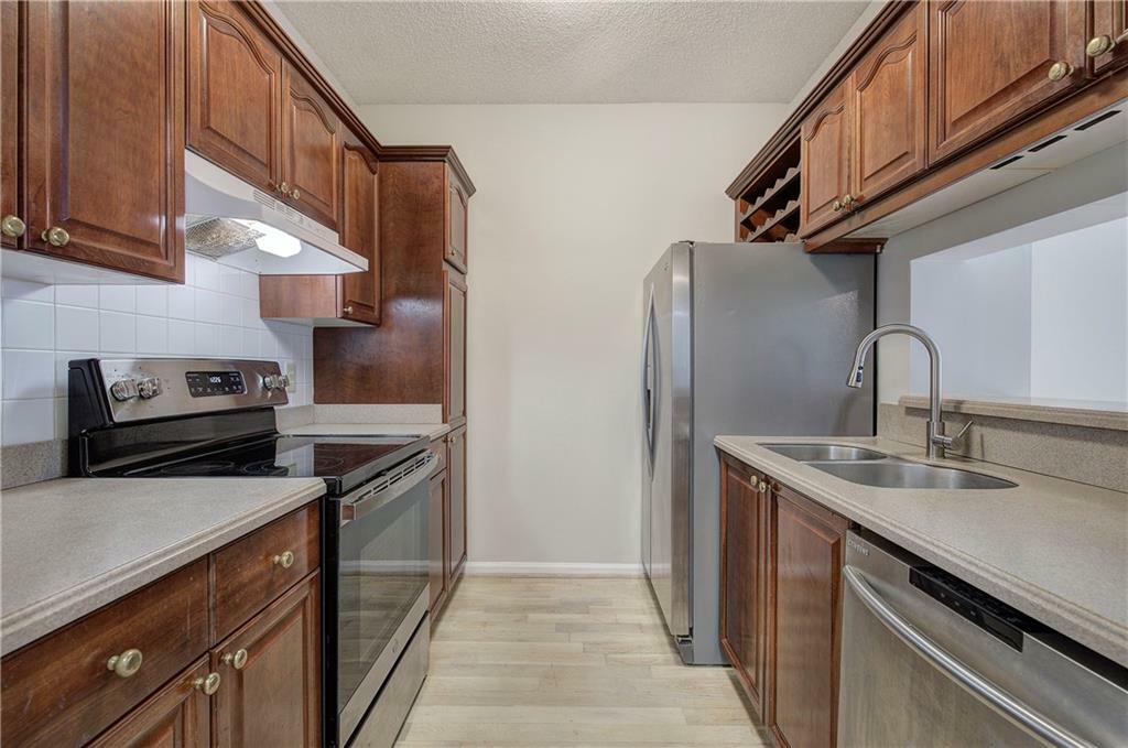 Property Photo: 2110 River Green Drive NW 2110 GA 30327