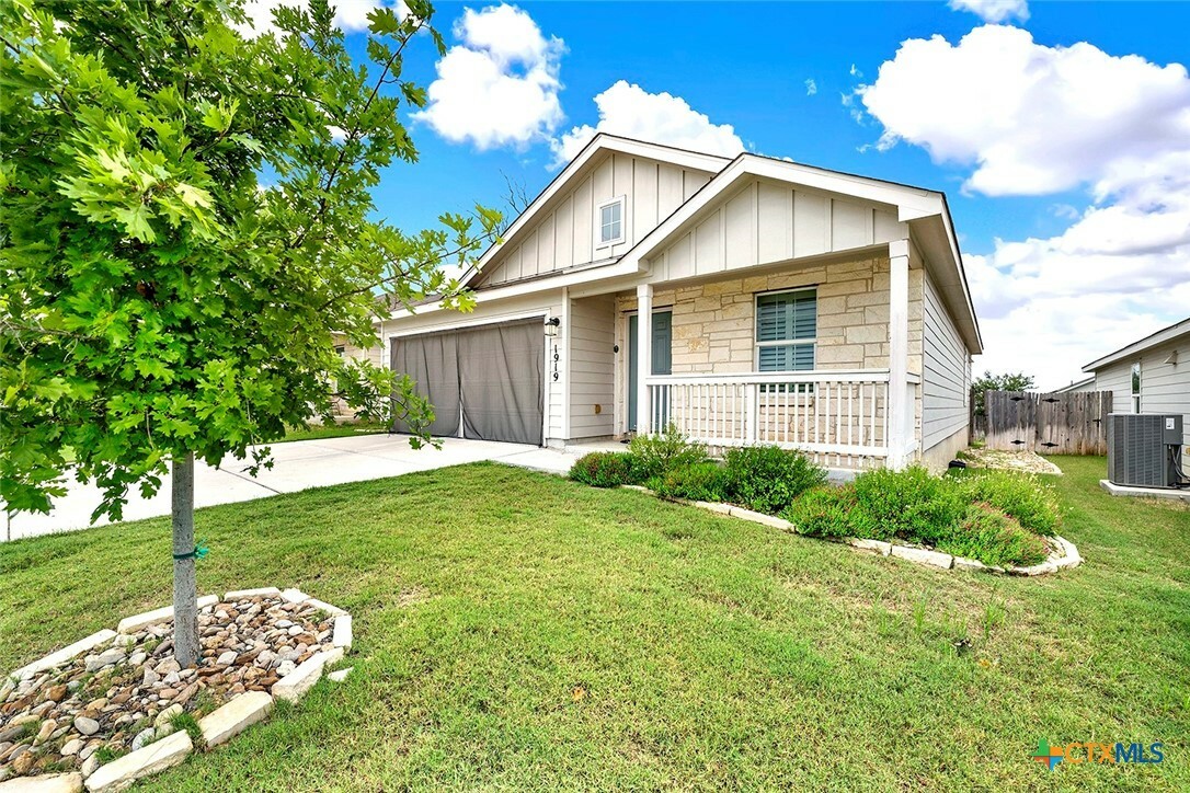 1919 Goldfinch  New Braunfels TX 78130 photo