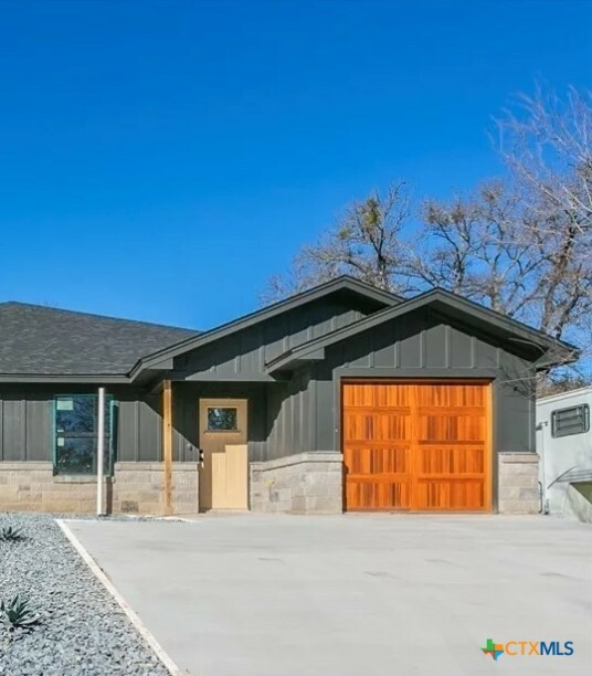 Property Photo: 214 N Sparks Street B TX 76513