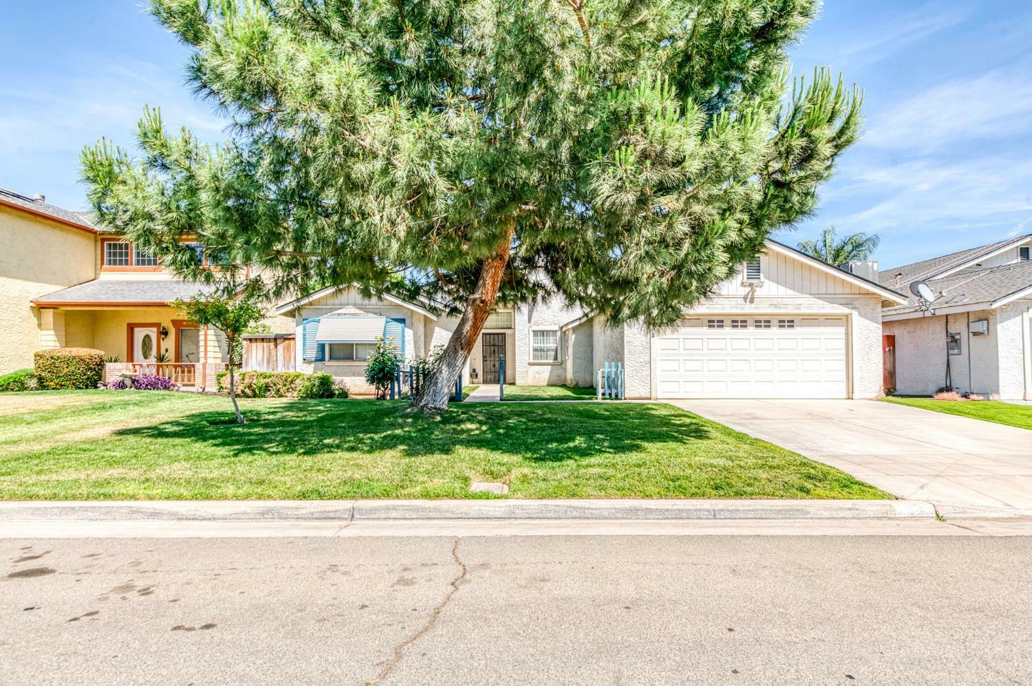 2670 N Katy Avenue  Fresno CA 93722 photo