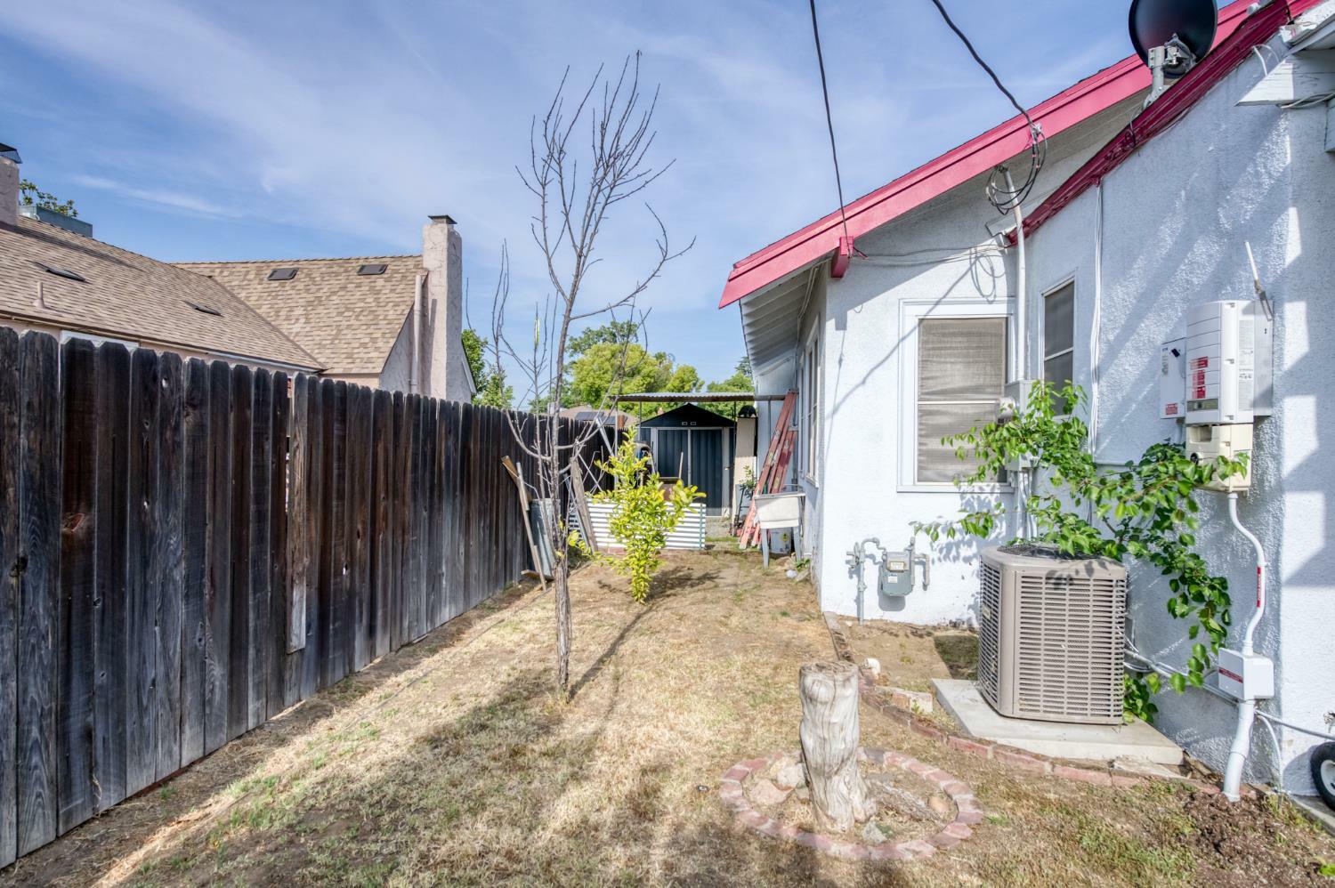 Property Photo: 1643 N Thorne Avenue CA 93704