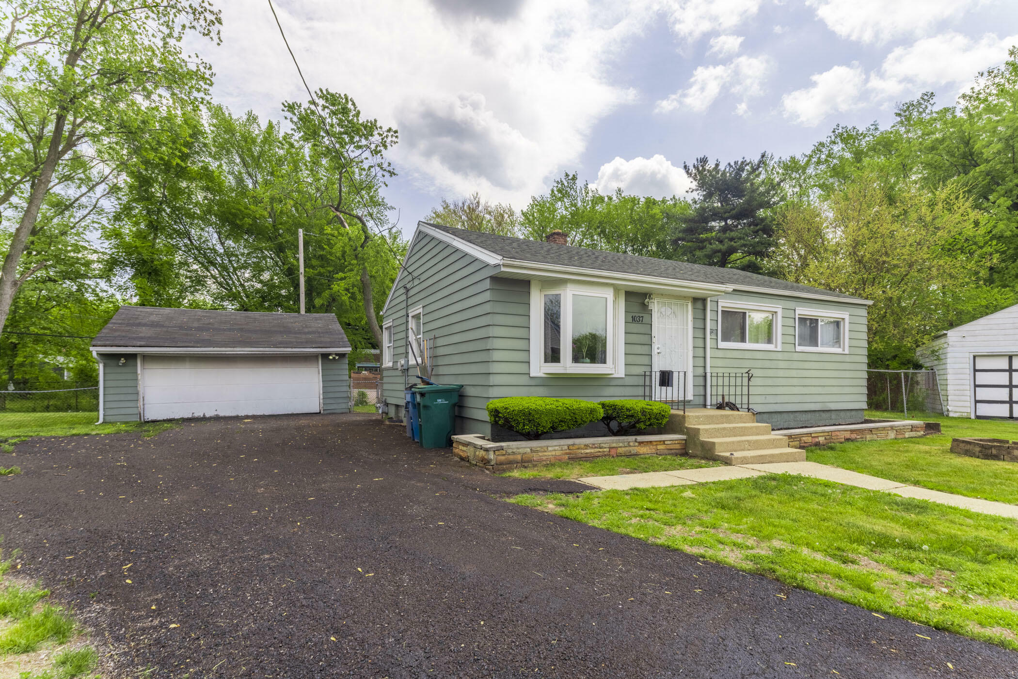 Property Photo: 1037 E 11th Court IN 46403