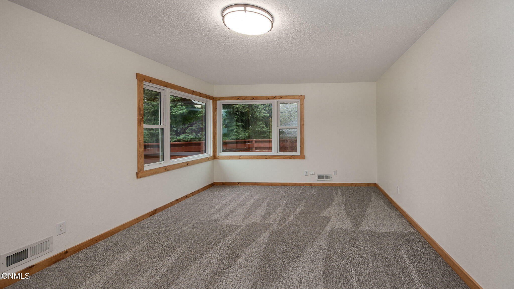 Property Photo: 1814 E Avenue B ND 58501