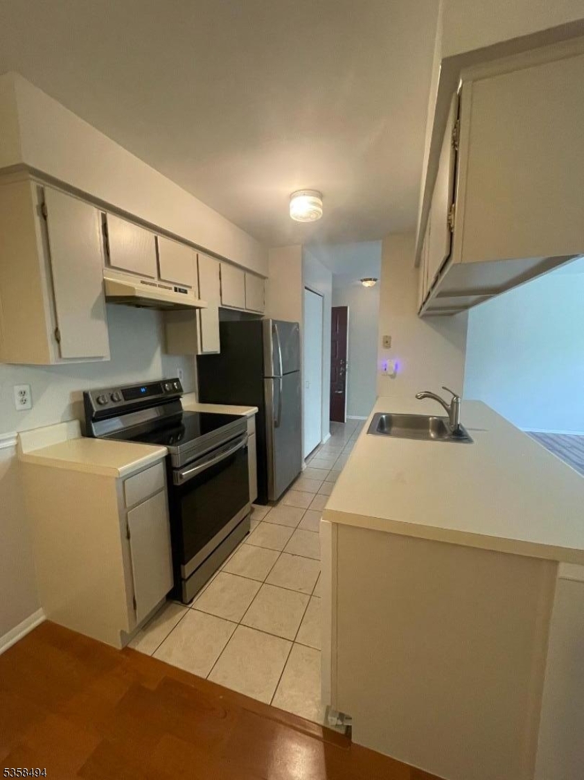 Property Photo: 95 Aimwick Ct NJ 08873