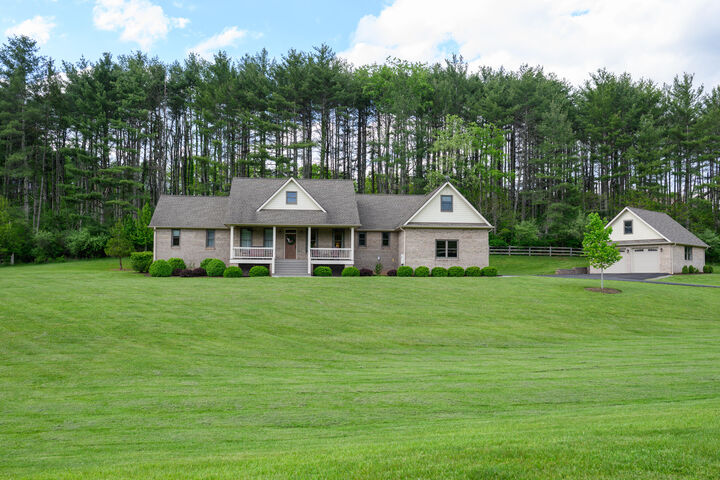 137 Honeybear Hill  Lewisburg WV 24901 photo