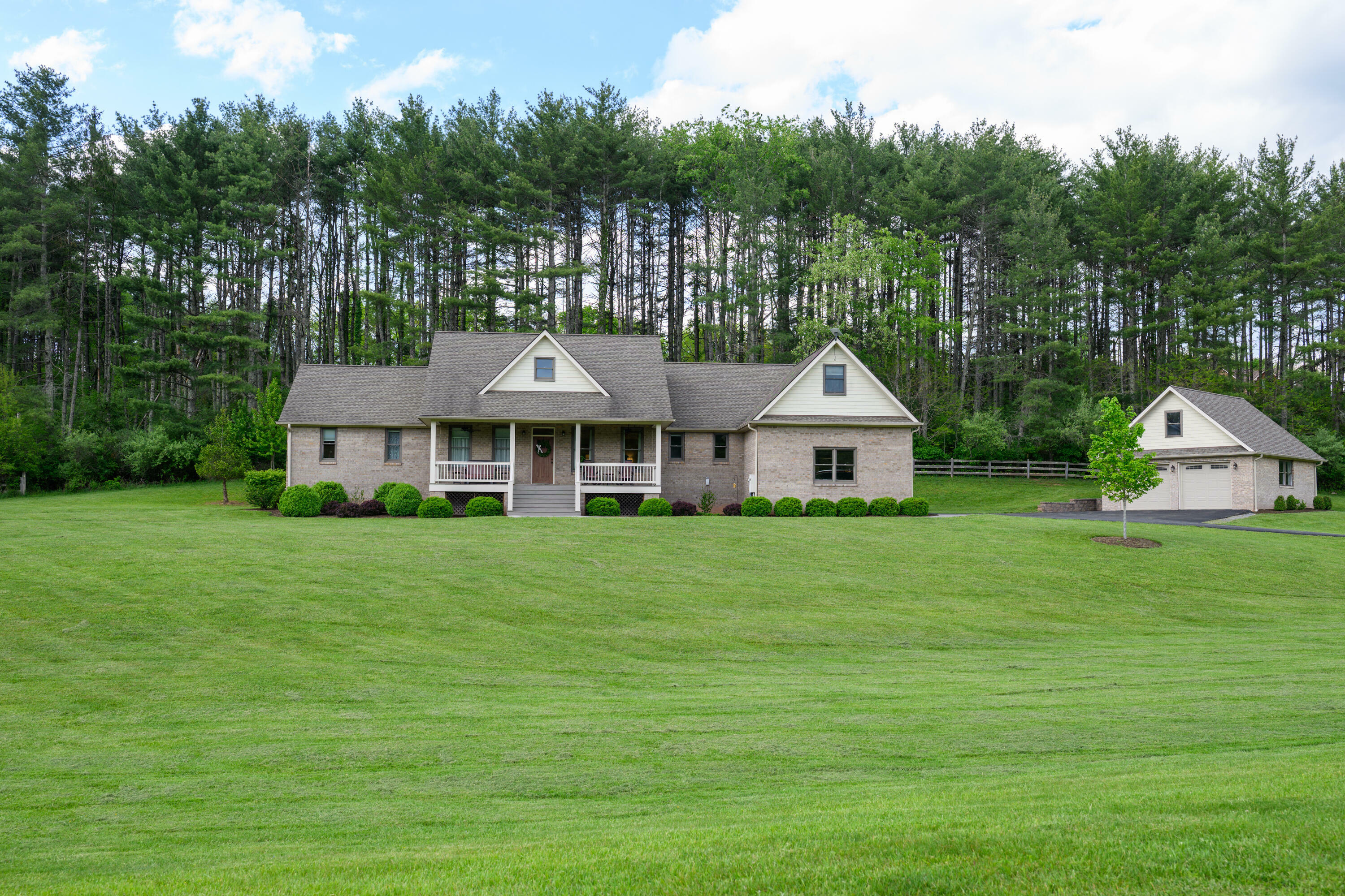 Property Photo: 137 Honeybear Hill WV 24901
