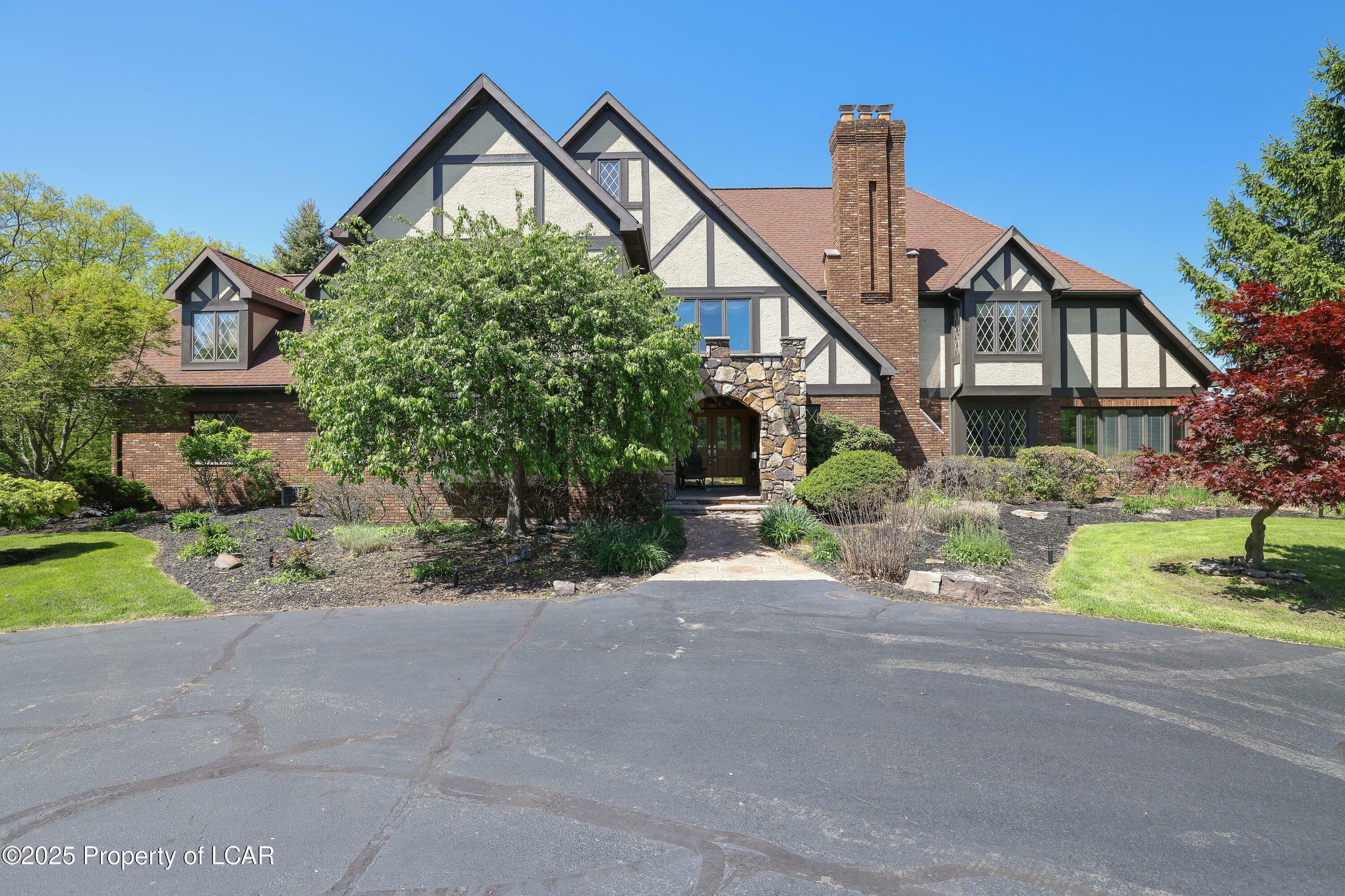 Property Photo:  555 Valley View Road  PA 18612 
