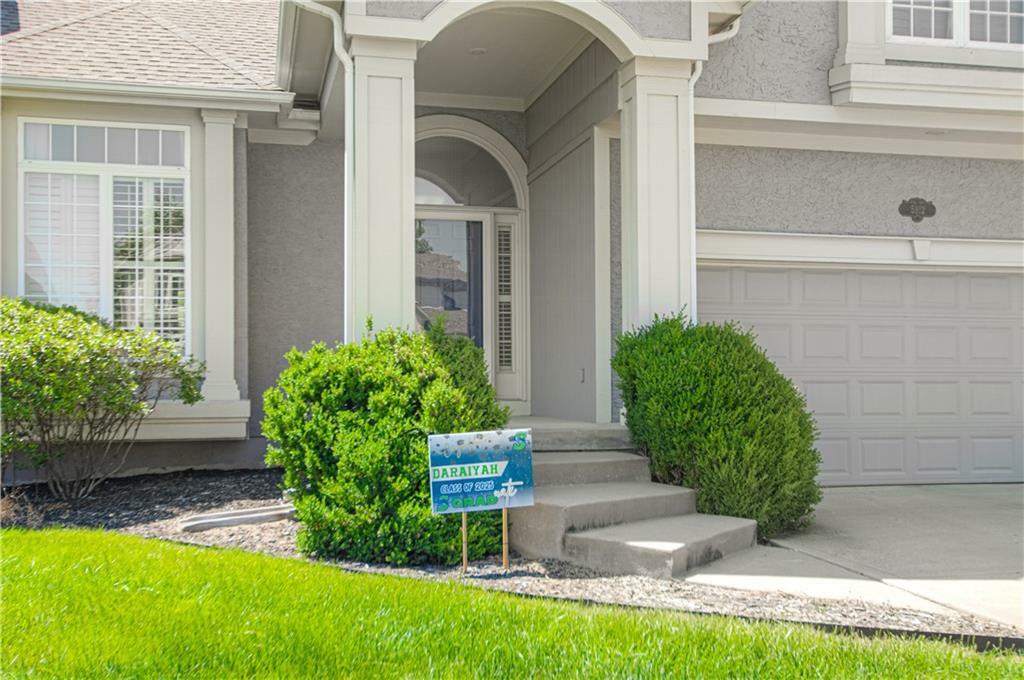 Property Photo: 5912 NE Hidden Valley Drive MO 64064