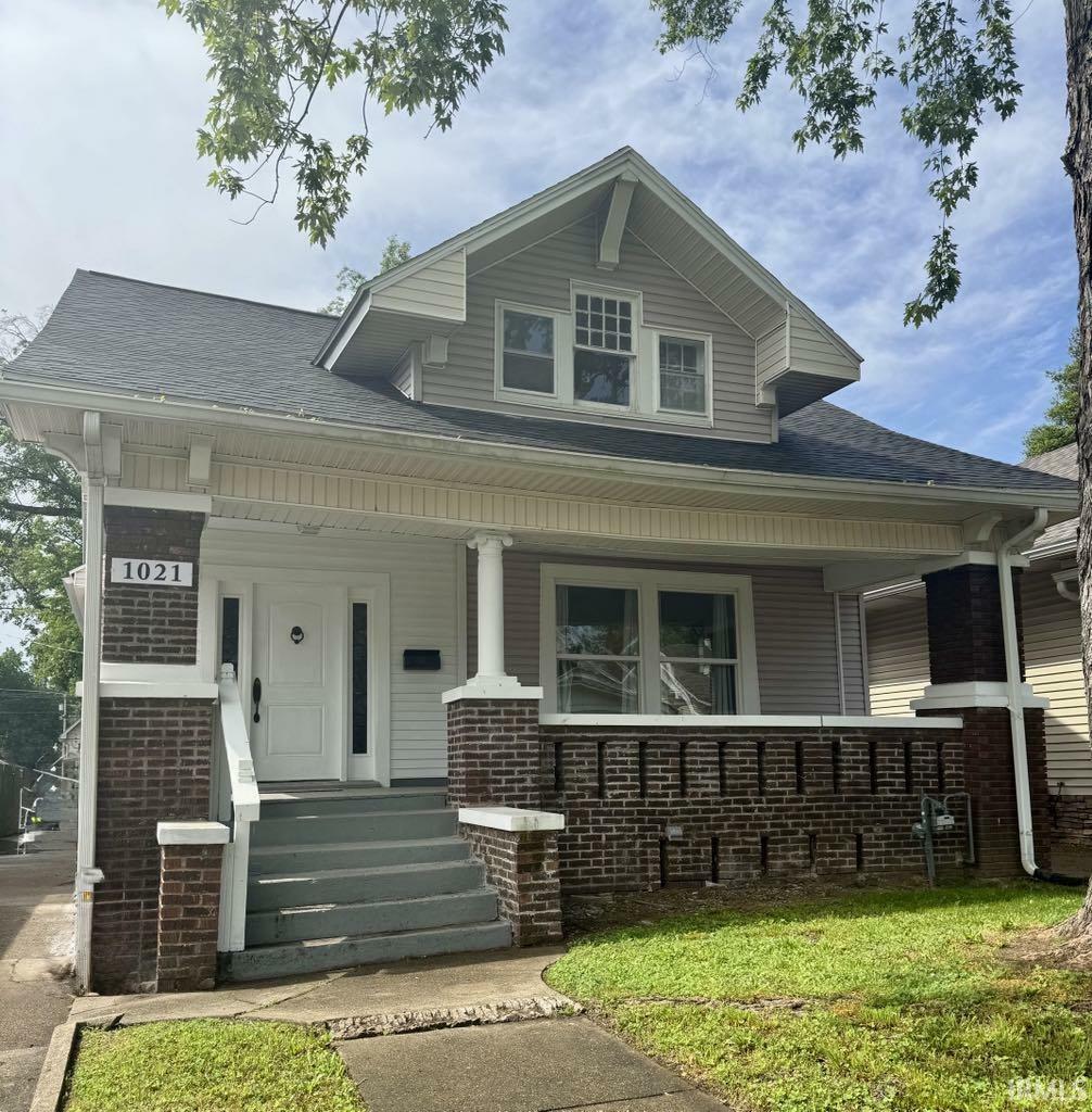 Property Photo: 1021 E Blackford Avenue IN 47714