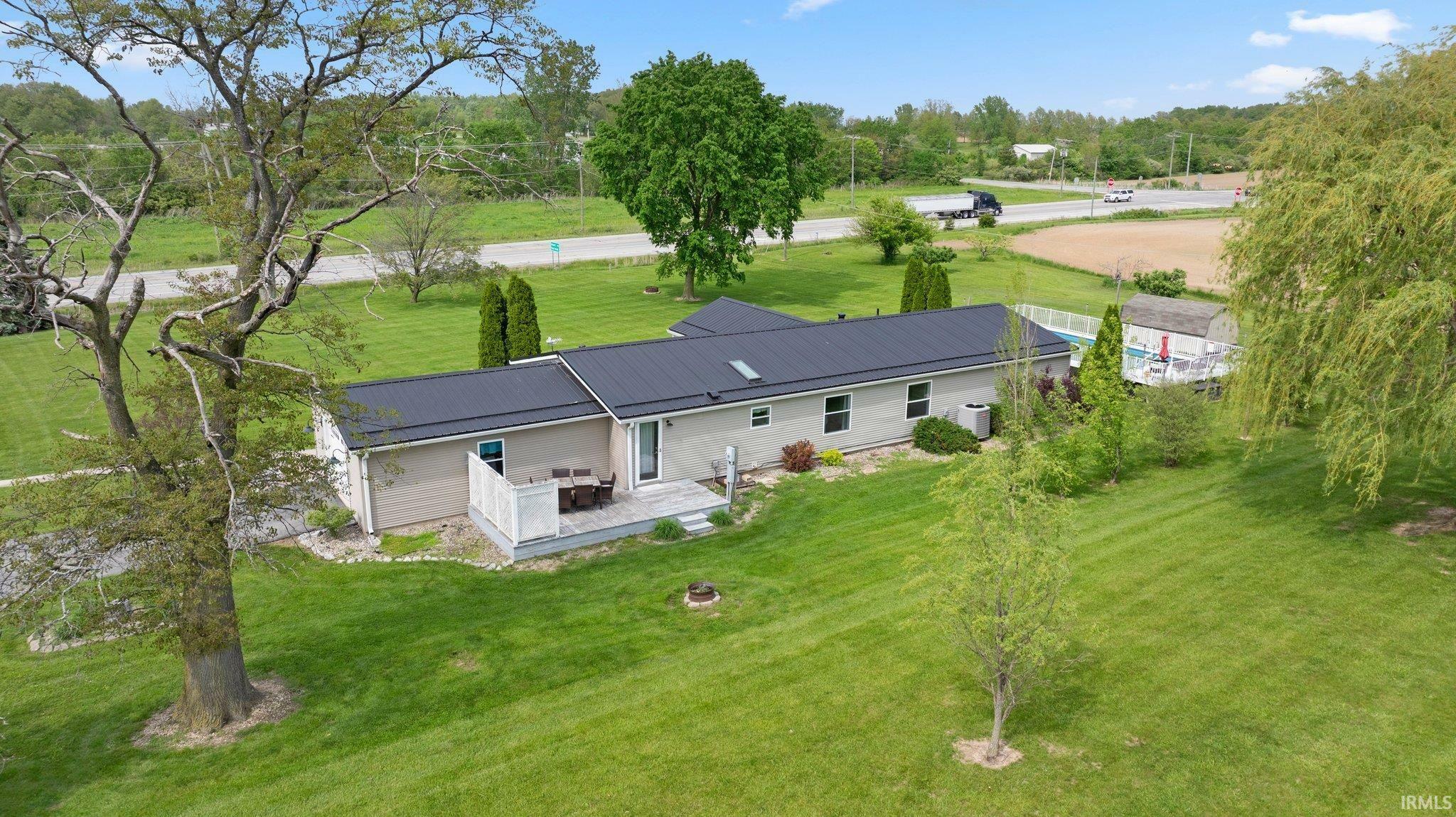 Property Photo: 872 E US 224 IN 46791