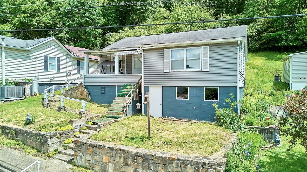 Property Photo: 77 Hopkins Avenue WV 25053