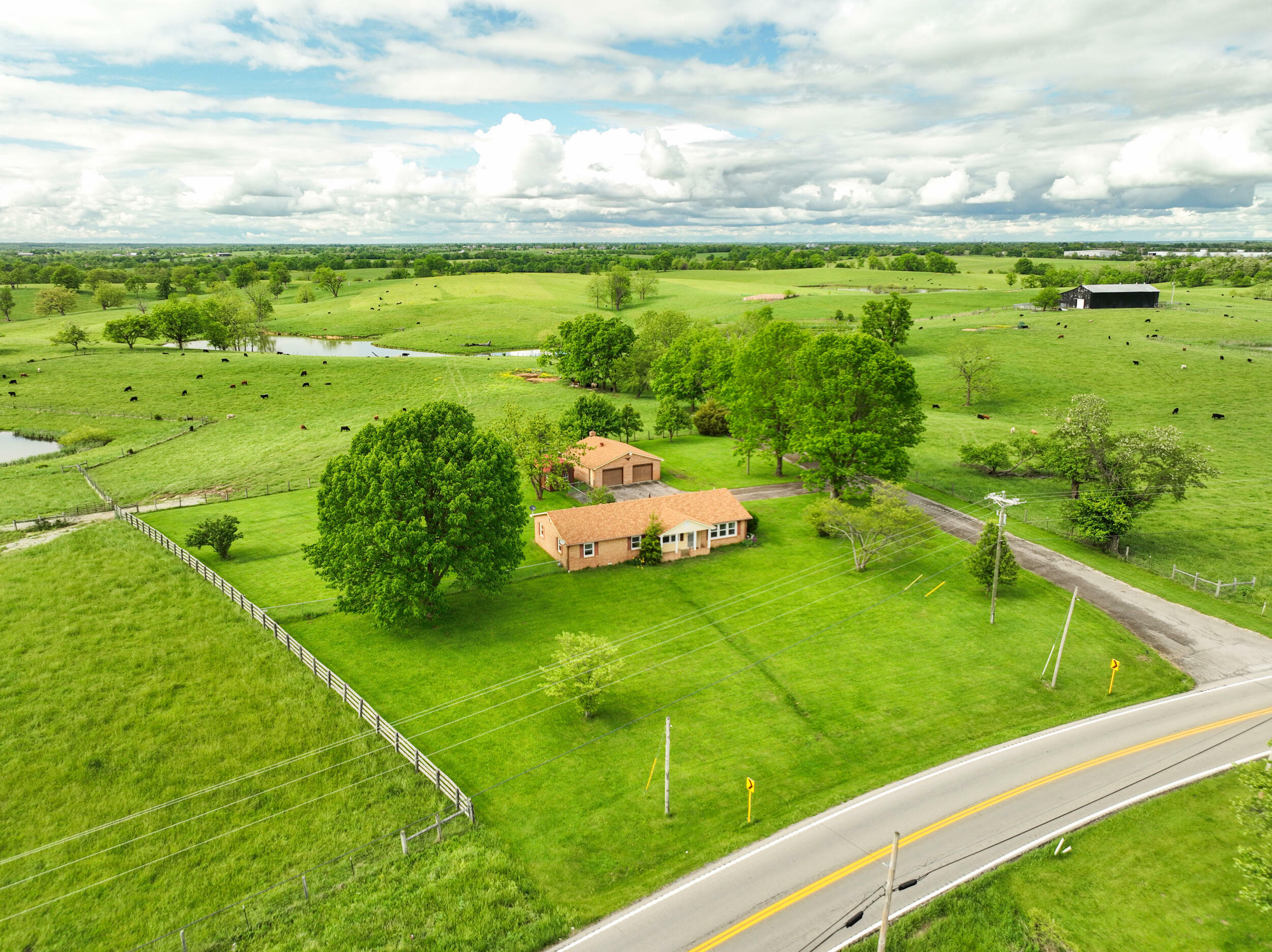 Property Photo: 4850 Lebanon Road KY 40422