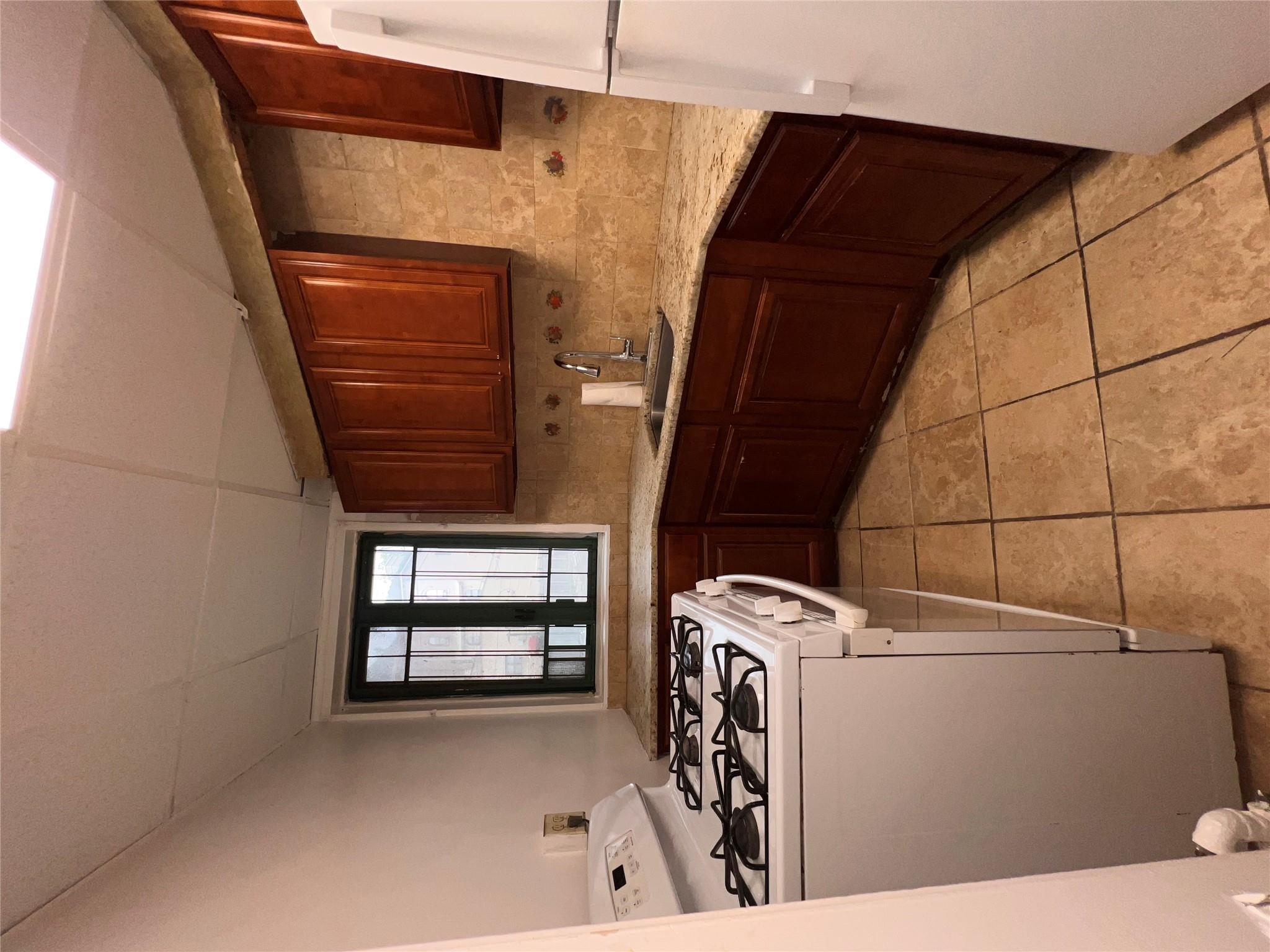 Property Photo:  1722 Purdy Street Mc  NY 10462 