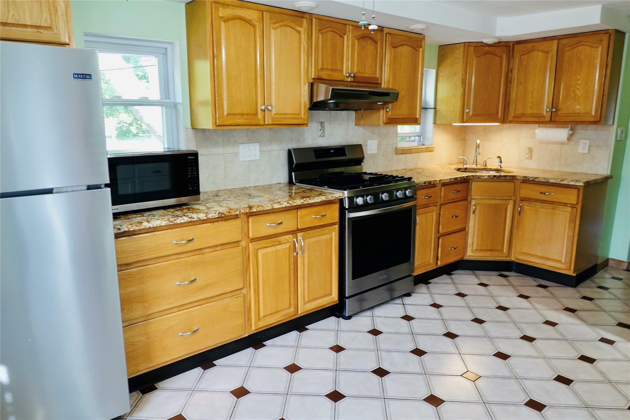 Property Photo: 3065 Barkley Avenue NY 10465