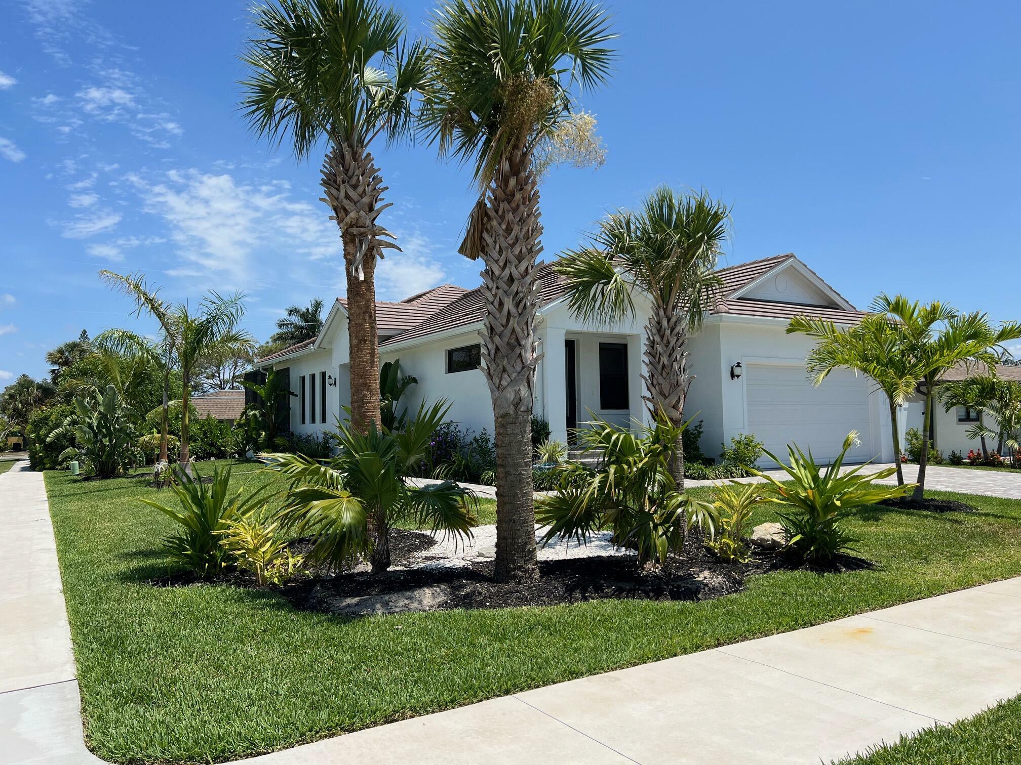 Property Photo: 548 5th FL 34145