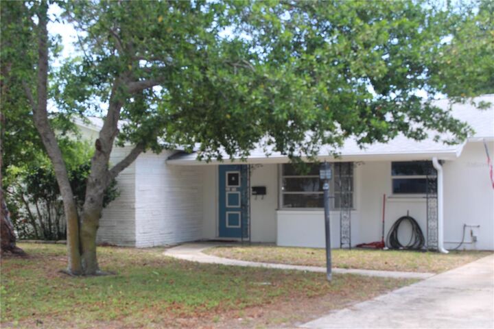Property Photo: 2580 68th Avenue S FL 33712