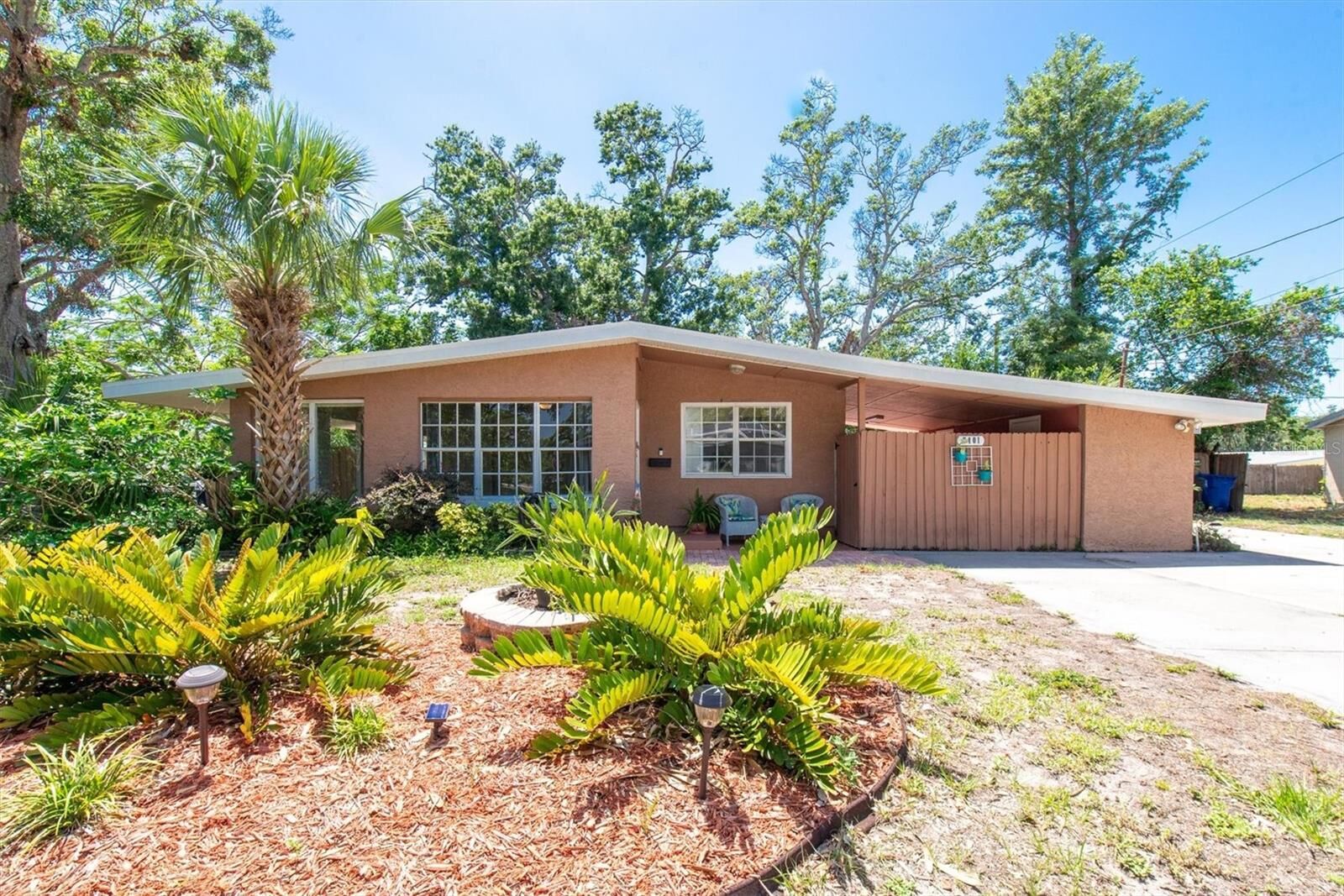 Property Photo: 7401 11th Avenue N FL 33710