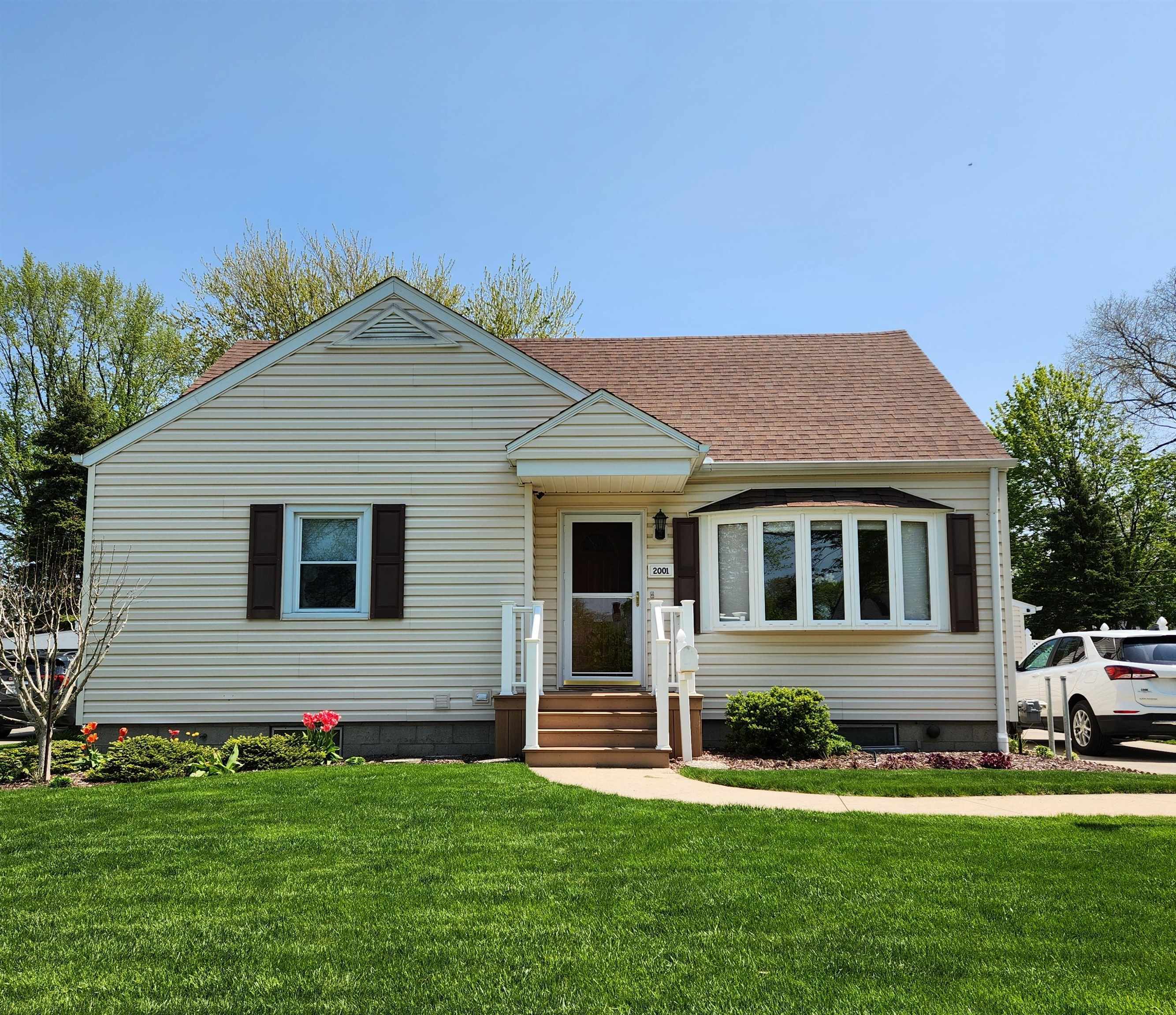 Property Photo: 2001 S Sheridan Street MI 48708