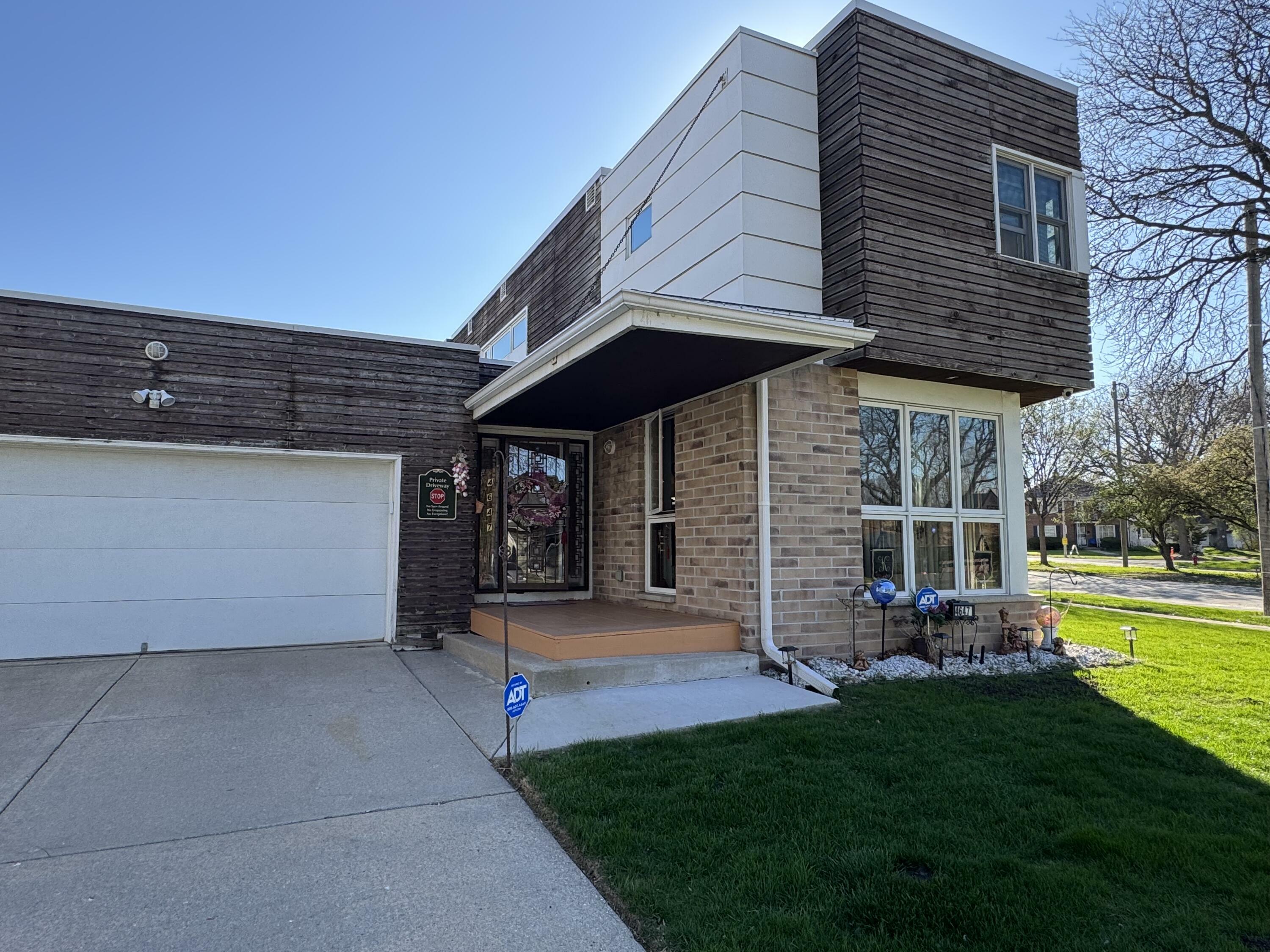 Property Photo: 4647 W Scranton Pl WI 53216