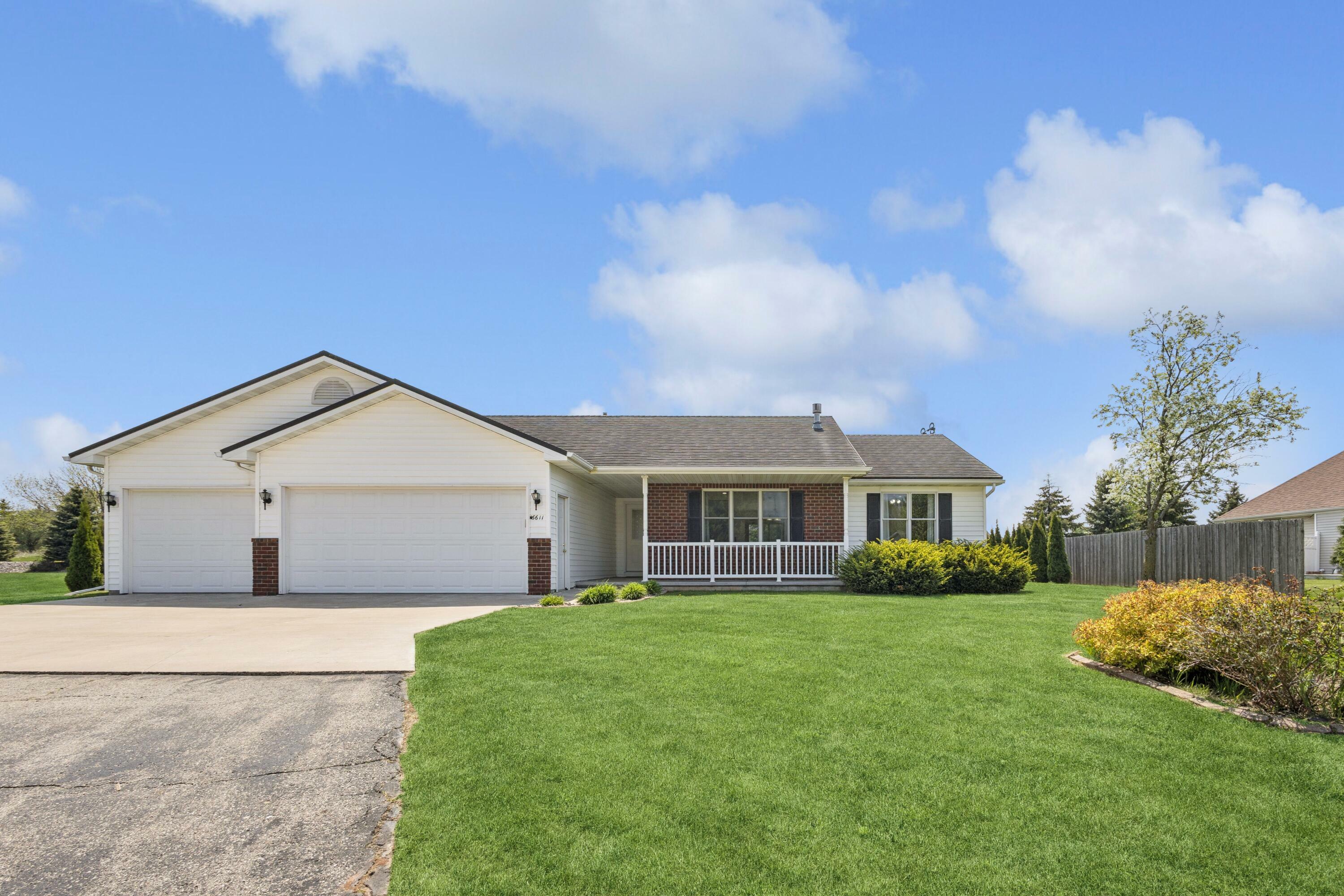 Property Photo: W6611 Flagstone Ct WI 54942