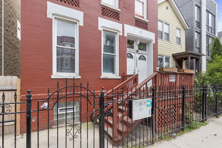 Property Photo:  1507 W Erie Street  IL 60642