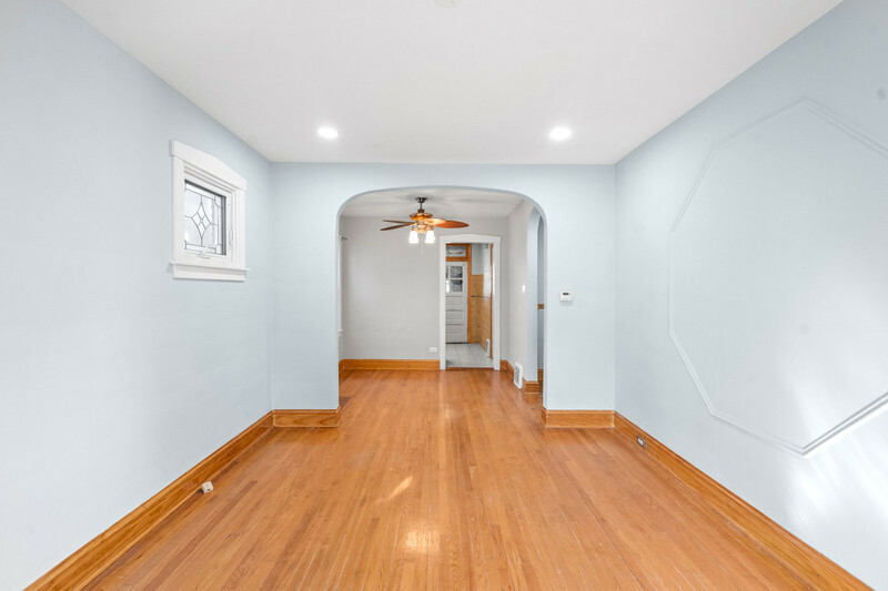 Property Photo: 4406 W Augusta Boulevard IL 60651