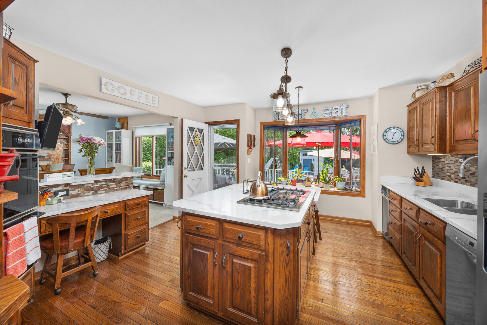 Property Photo: 1723 Columbine Drive IL 60173