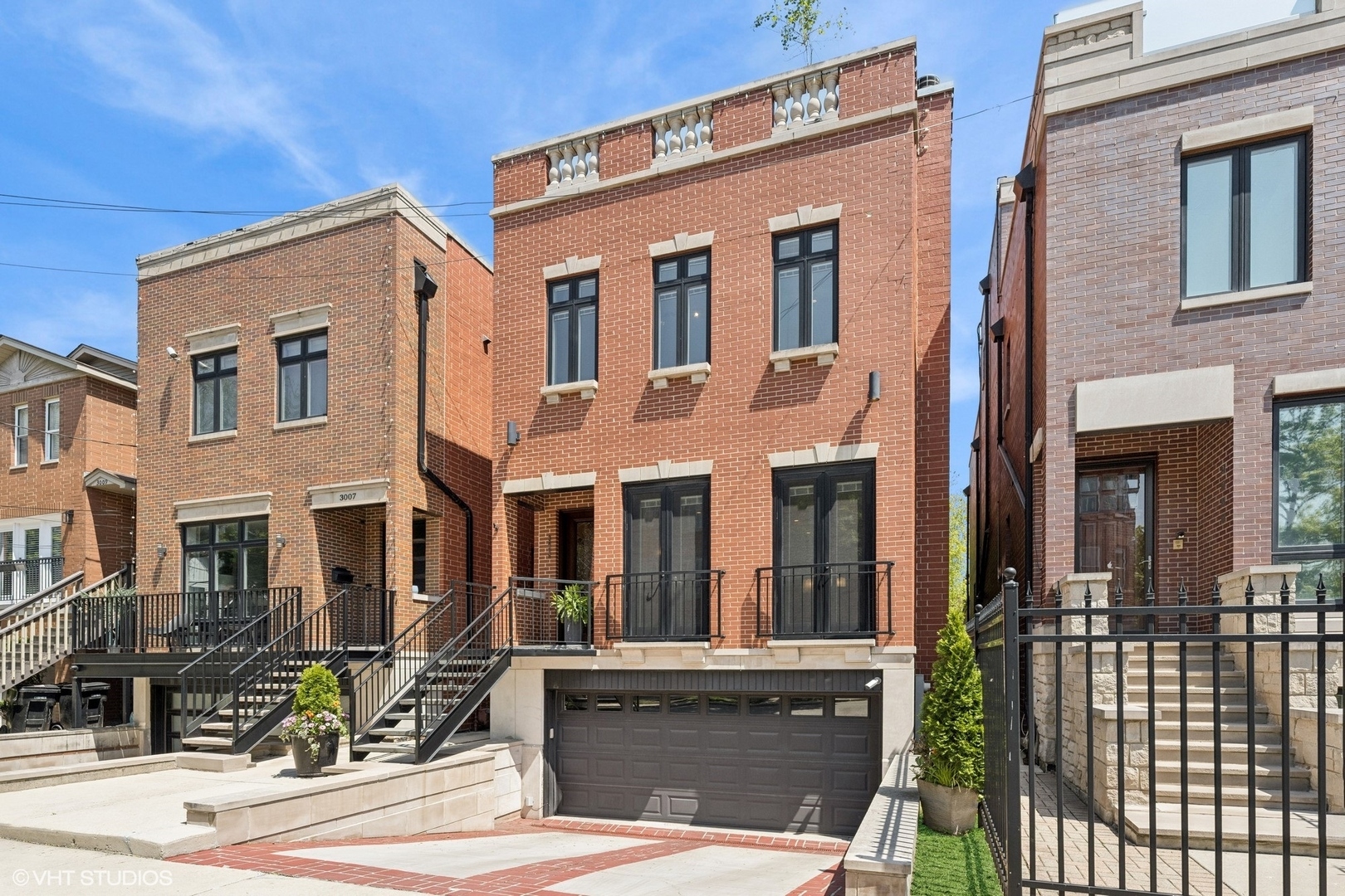 Property Photo: 3005 N Honore Street IL 60657