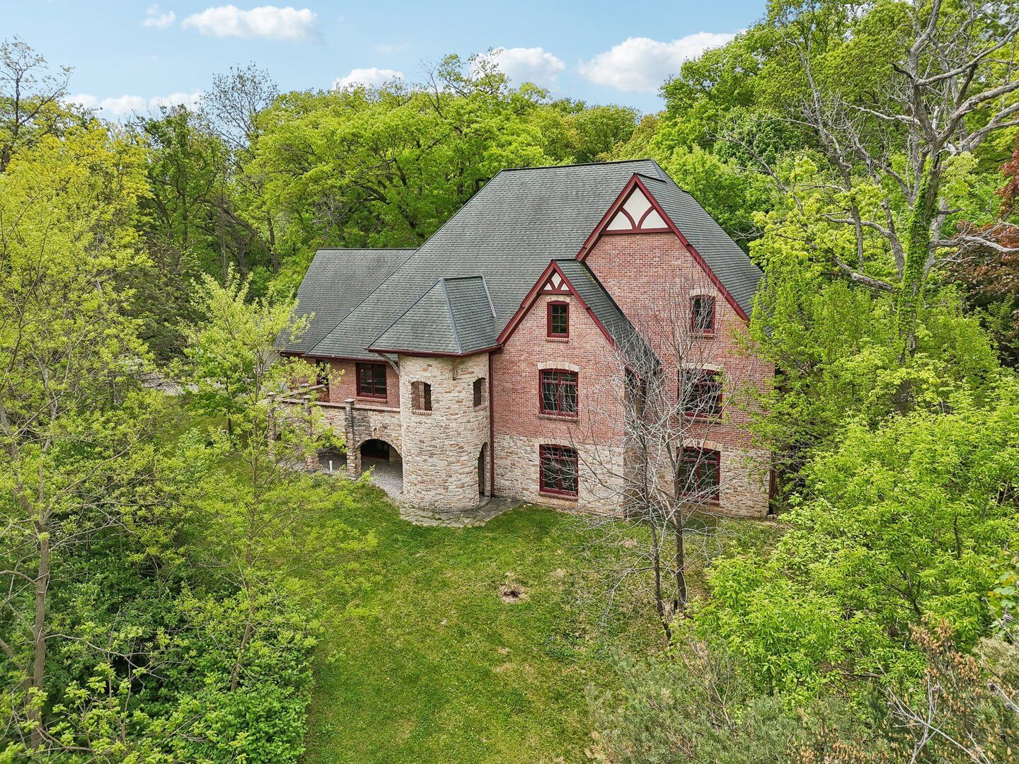 Property Photo:  557 Signal Hill Road  IL 60010 