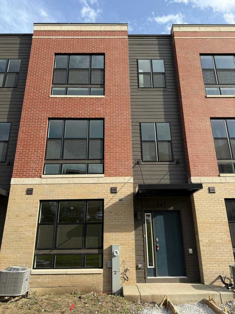 Property Photo: 347 Summit Circle IL 60148