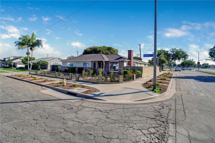 Property Photo: 2206 Radnor Avenue CA 90815