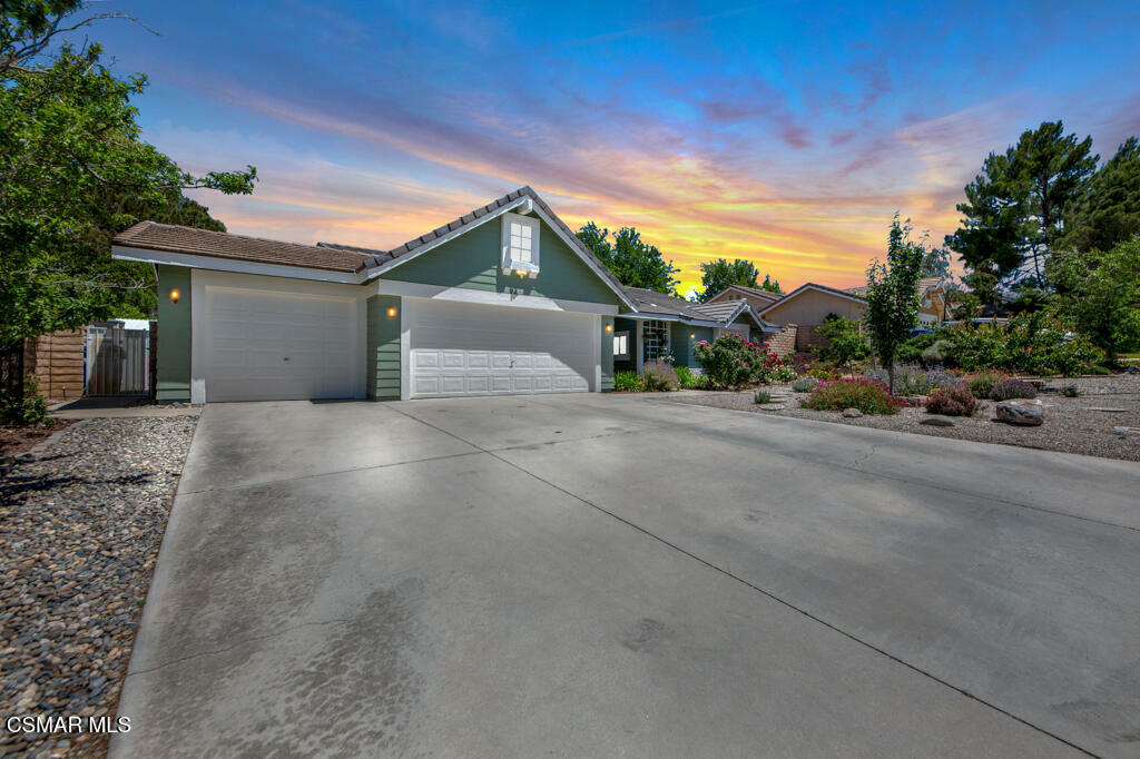 Property Photo:  41304 Maple Street  CA 93551 