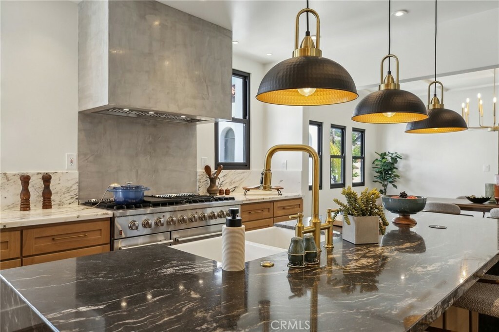 Property Photo: 6371 W 6th Street CA 90048