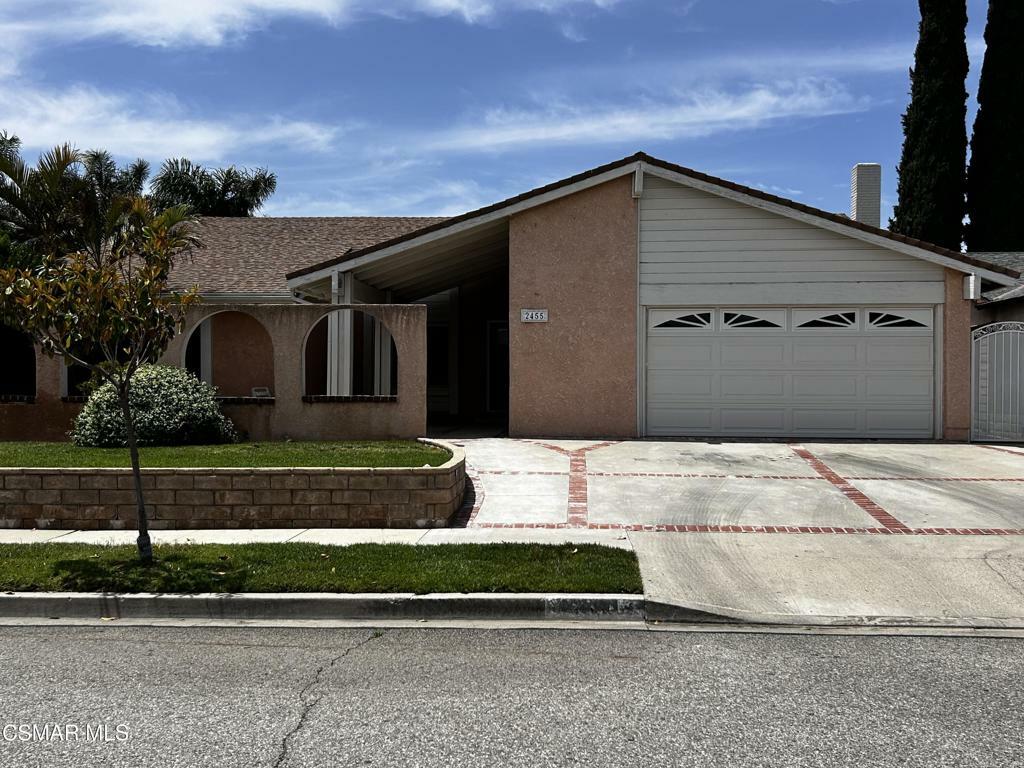 Property Photo:  2455 Castlemont Court  CA 93063 