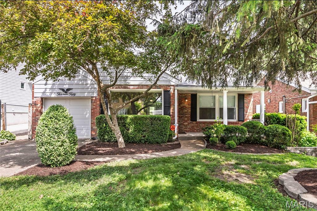 Property Photo: 1350 Monier Place MO 63122