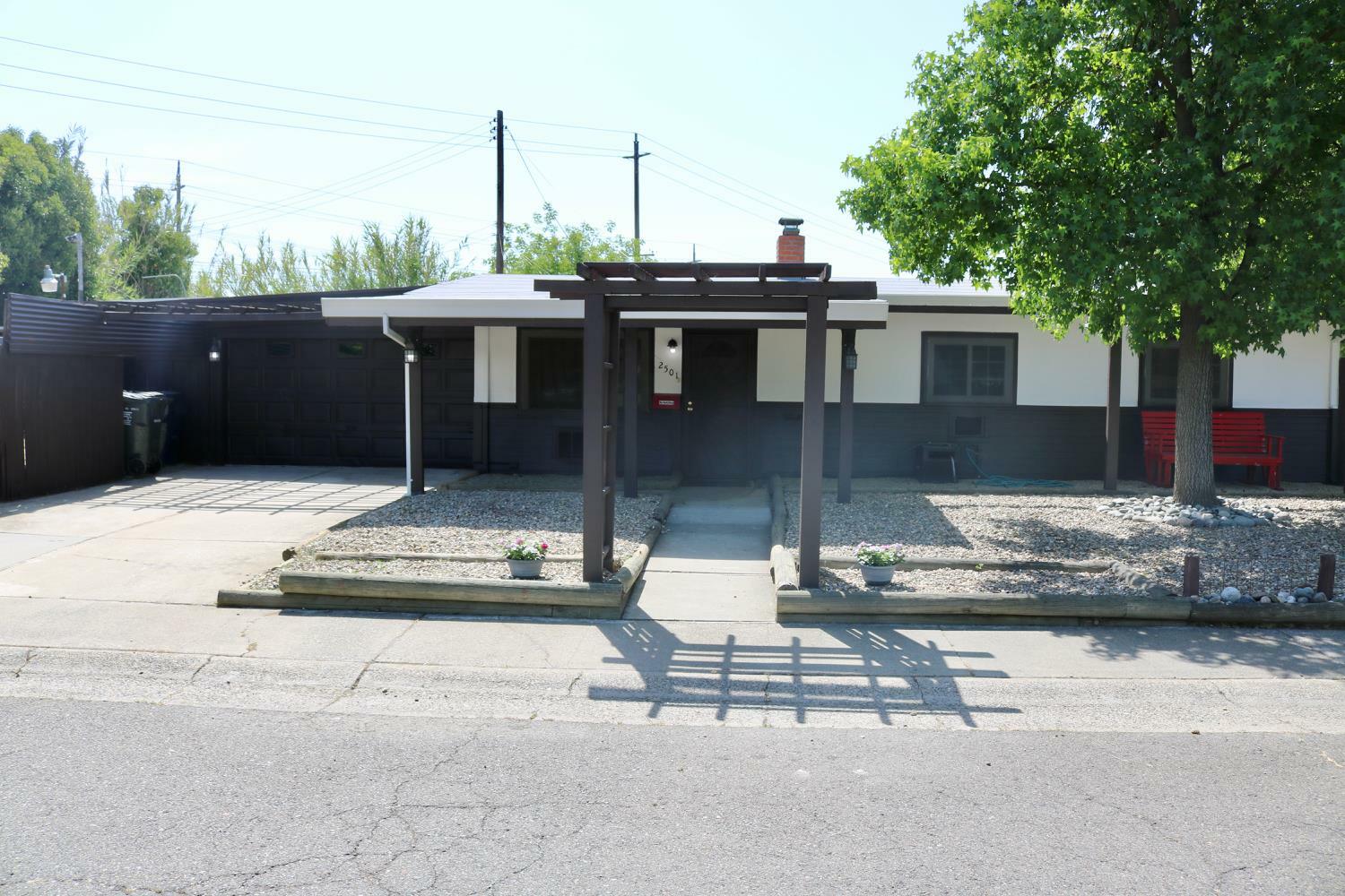 Property Photo: 2501 Fernandez Drive CA 95822