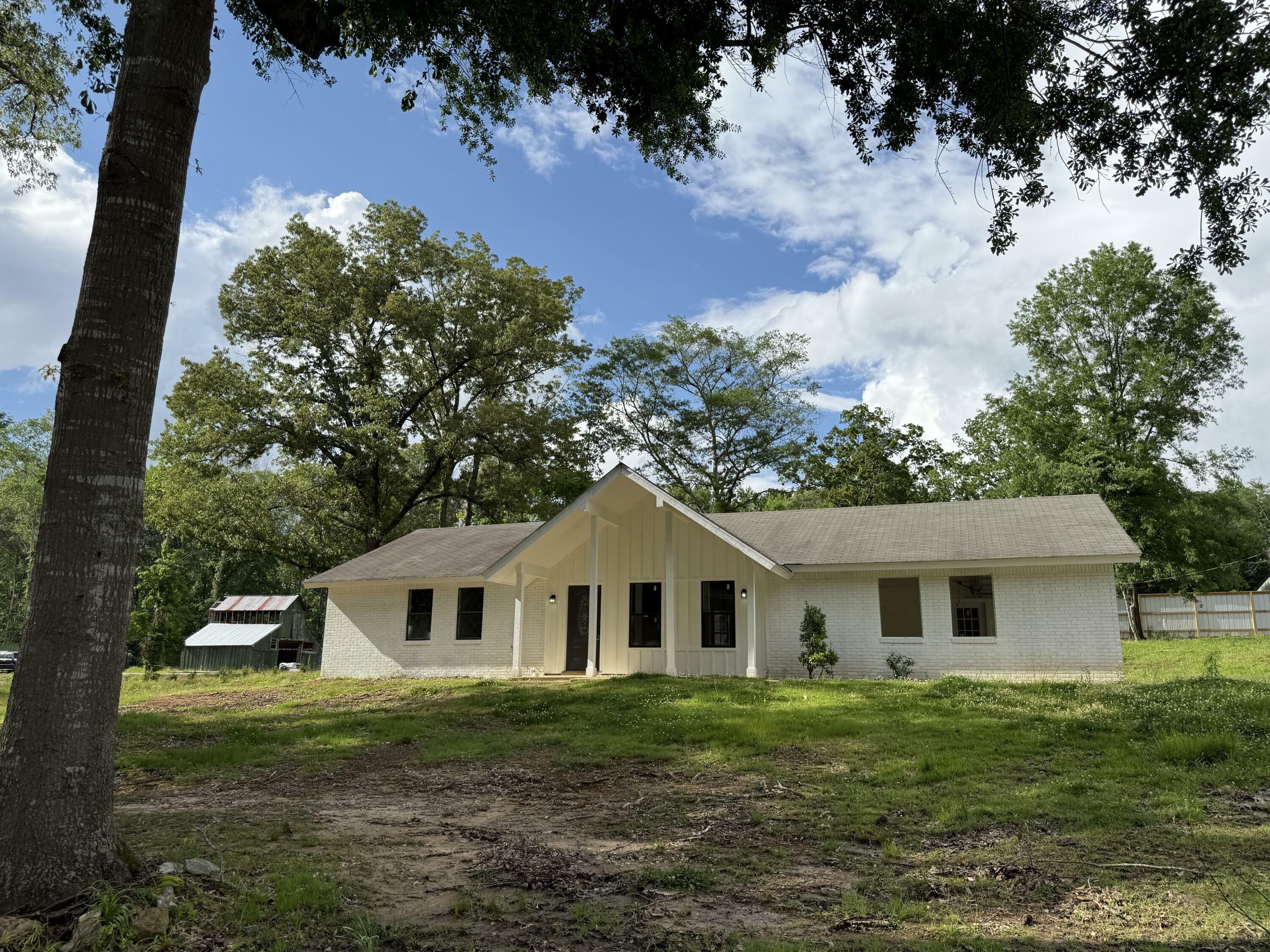 Property Photo: 119 Road 1252 MS 38857