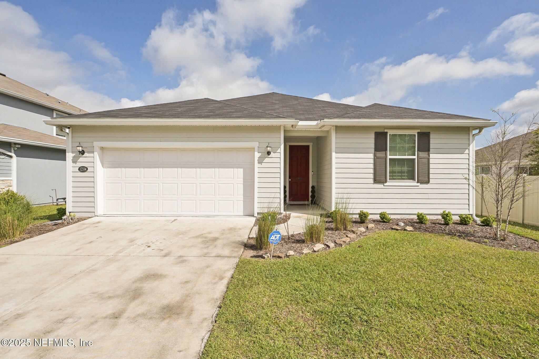 Property Photo: 12334 Pink Dogwood Lane FL 32218